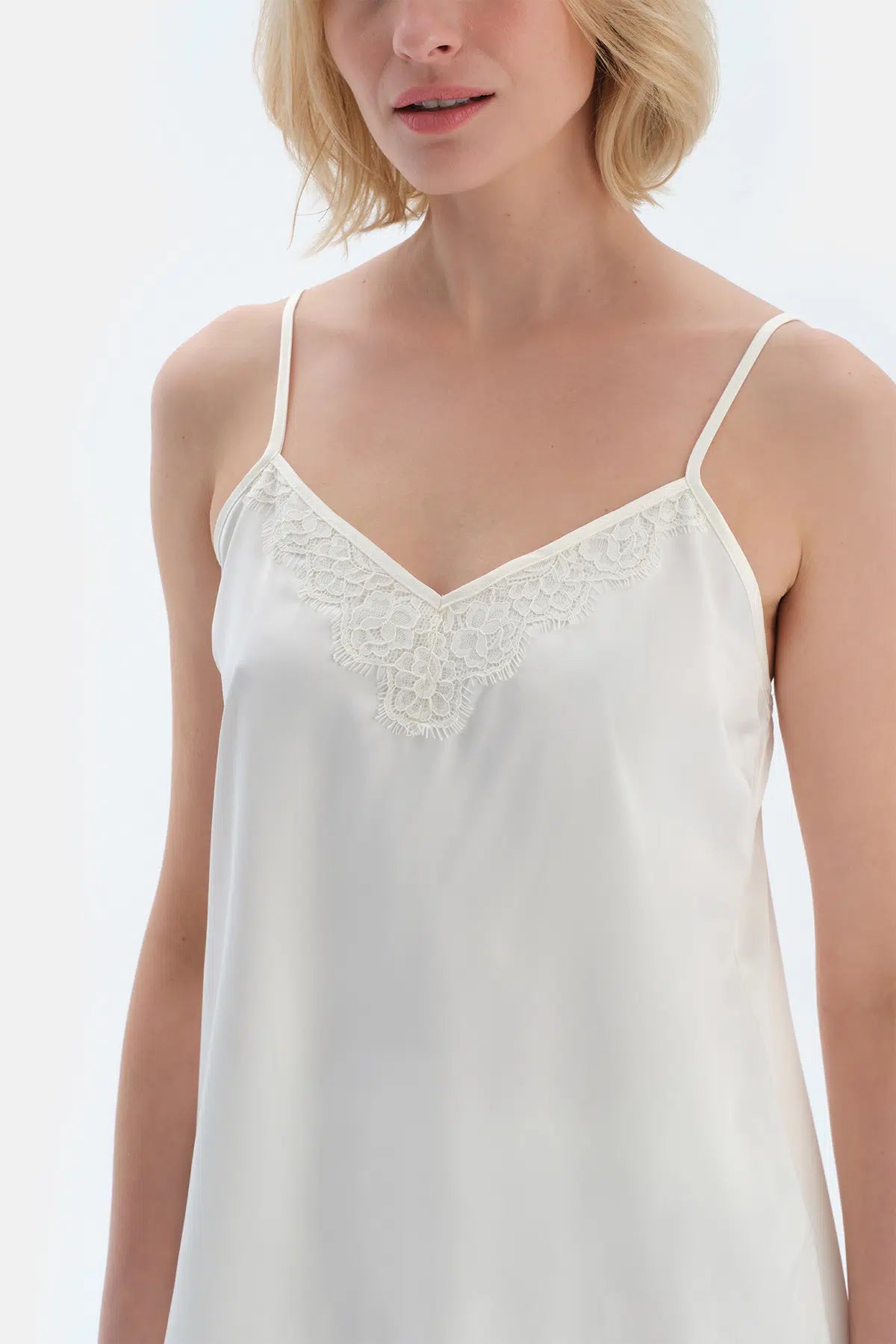 Kırık Beyaz Dantel Detaylı Saten Brıde Camısole
