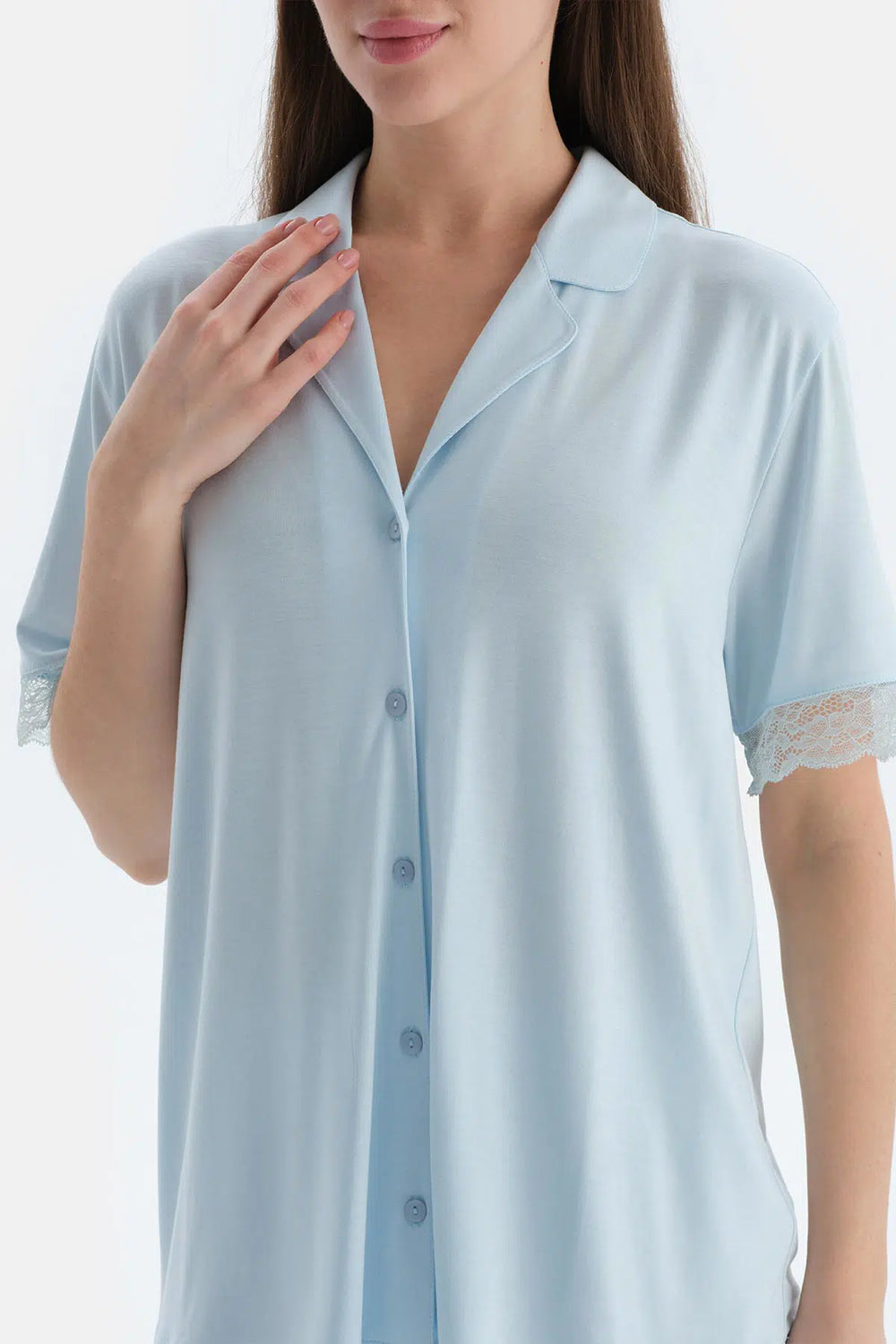 Açık Mavi Dantel Detaylı Kısa Kollu Gömlek Şort Pijama Takımı