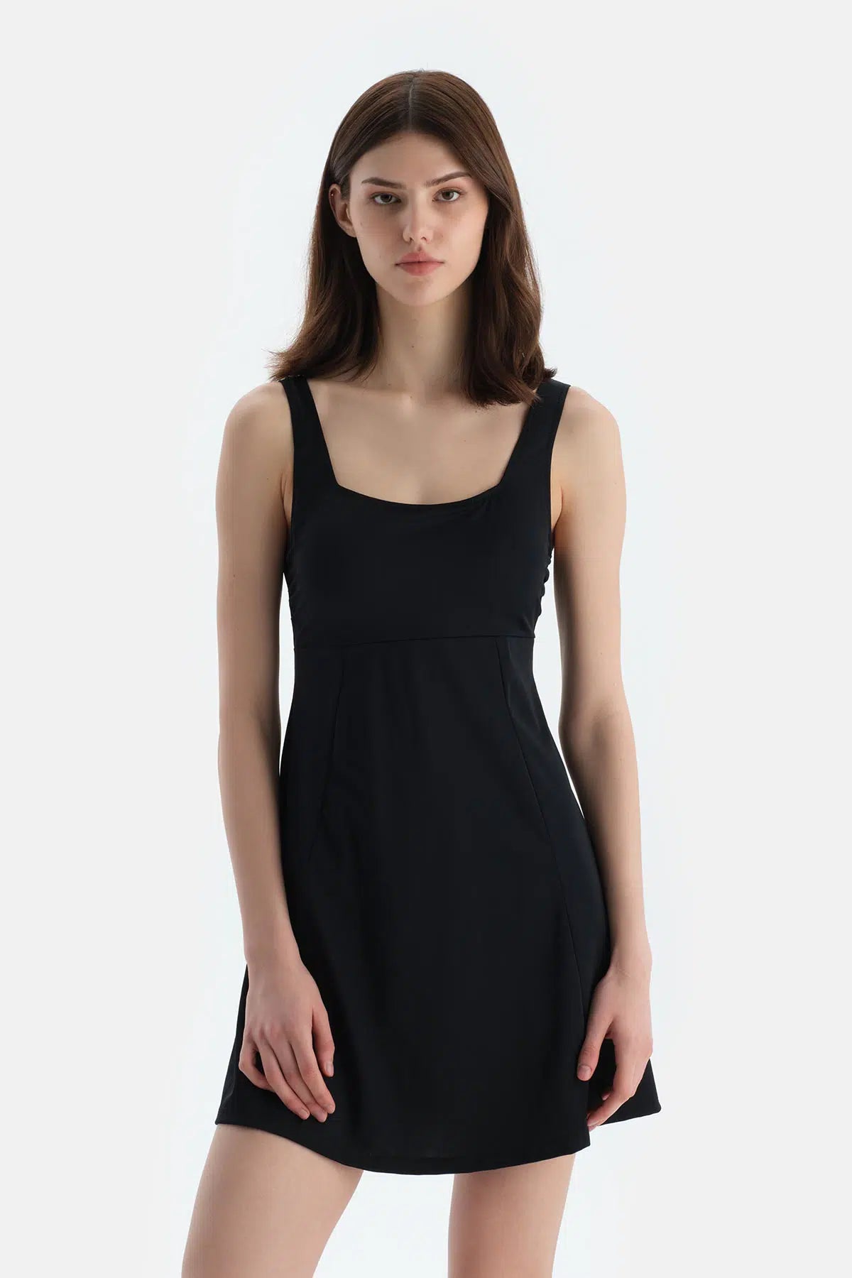 Siyah Kare Yaka Elbiseli Mayo