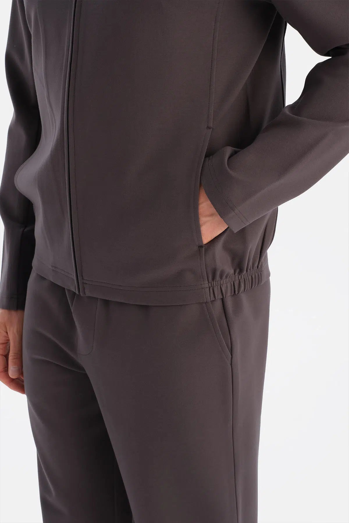 FERMUARLI DİK YAKA SWEATSHIRT