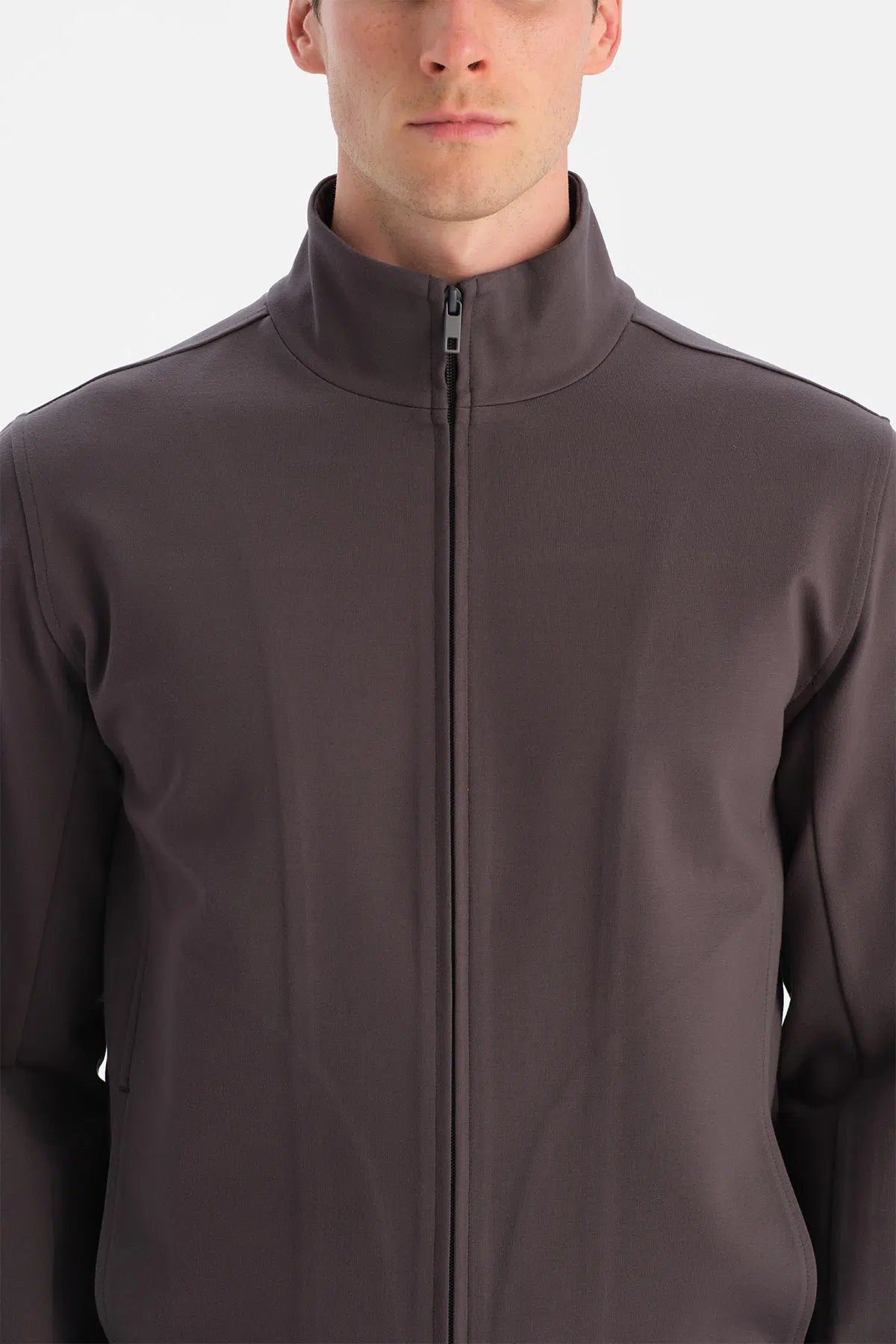 FERMUARLI DİK YAKA SWEATSHIRT