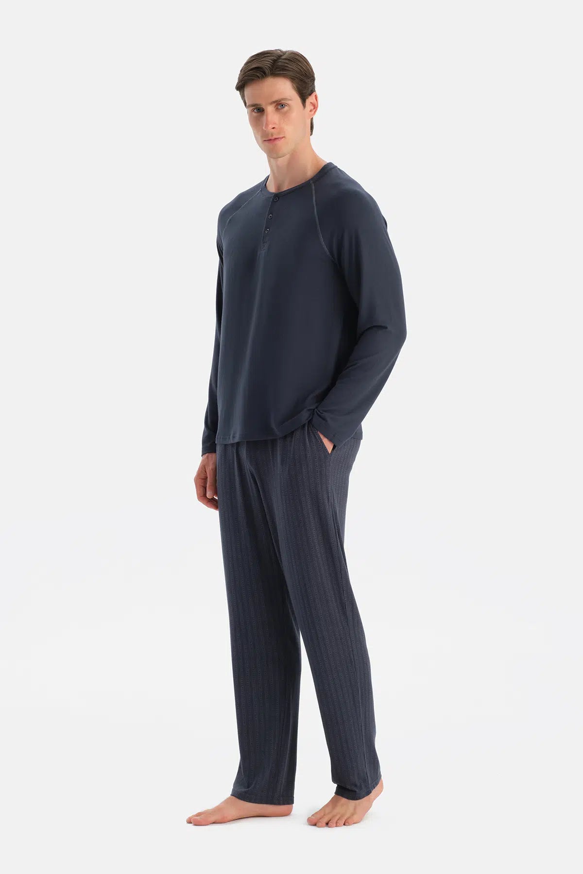 Lacivert Dikiş Detaylı Ve Patlı Termal Tişört Pantolon Pijama Takımı