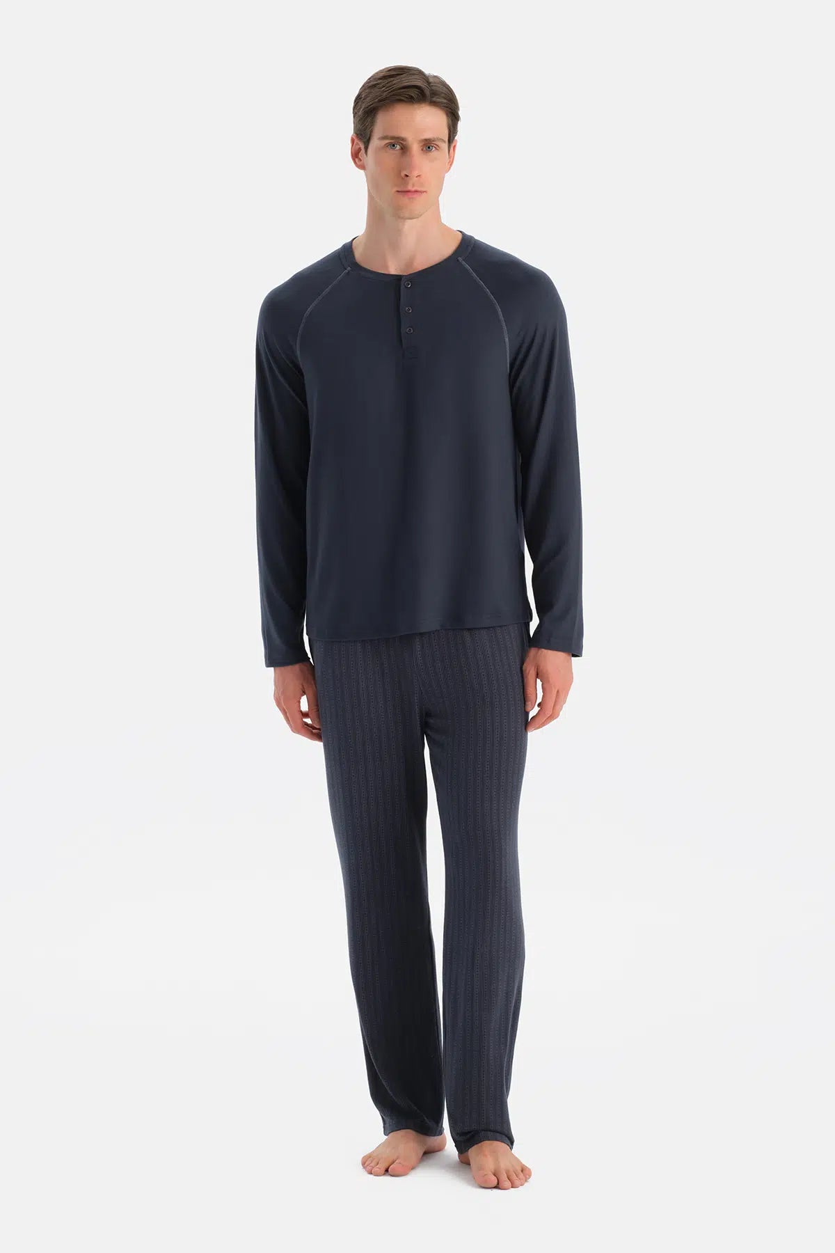 Lacivert Dikiş Detaylı Ve Patlı Termal Tişört Pantolon Pijama Takımı