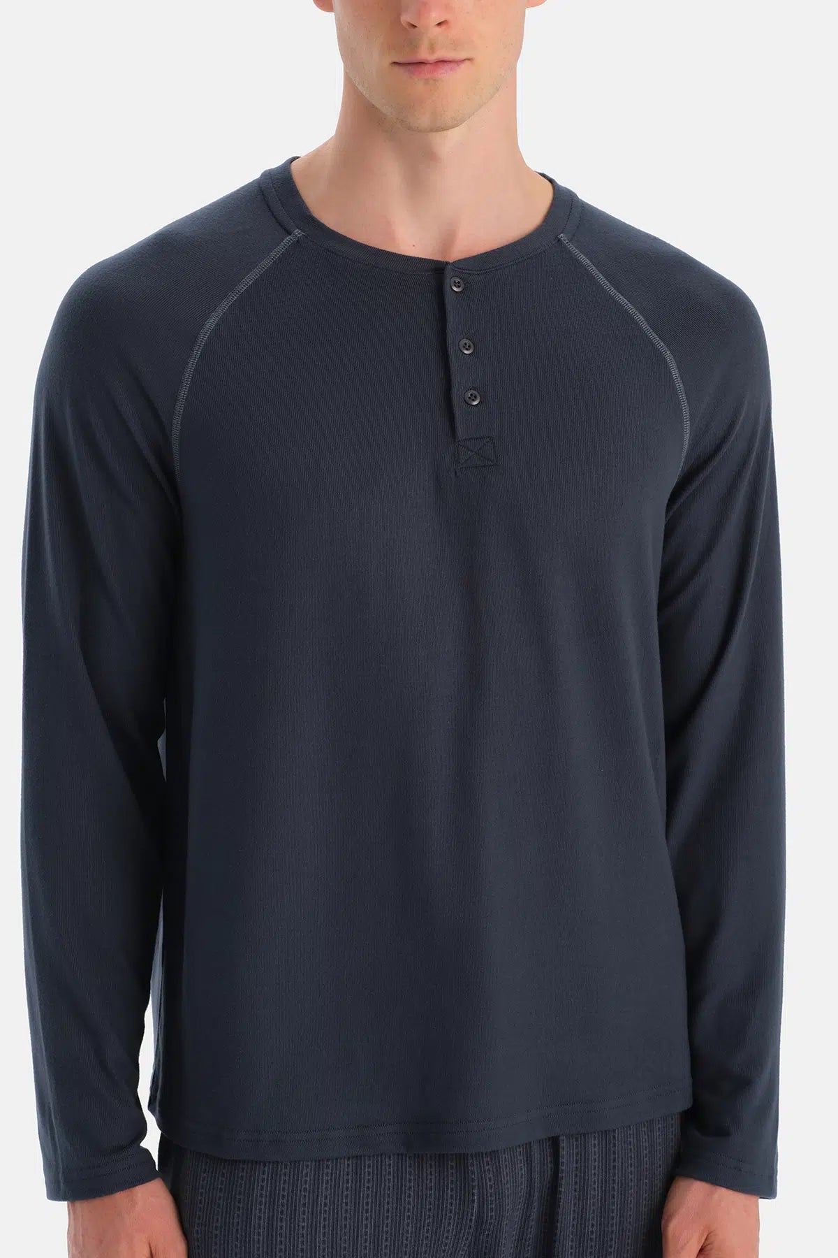 Lacivert Dikiş Detaylı Ve Patlı Termal Tişört Pantolon Pijama Takımı