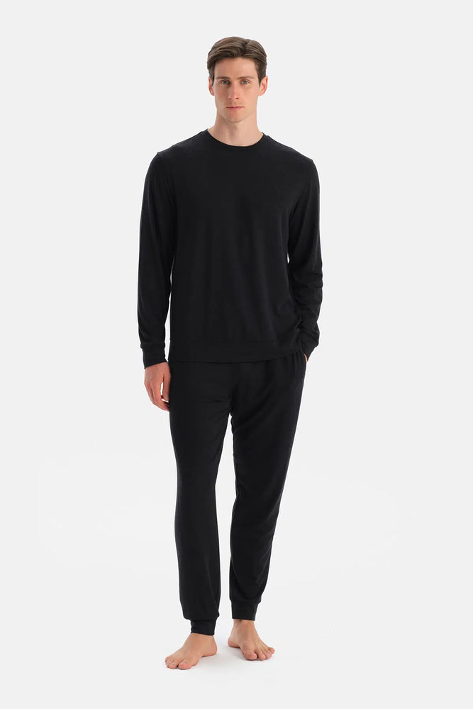 KOL VE ETEK UCU BANTLI TİŞÖRT PANTOLON TAKIM