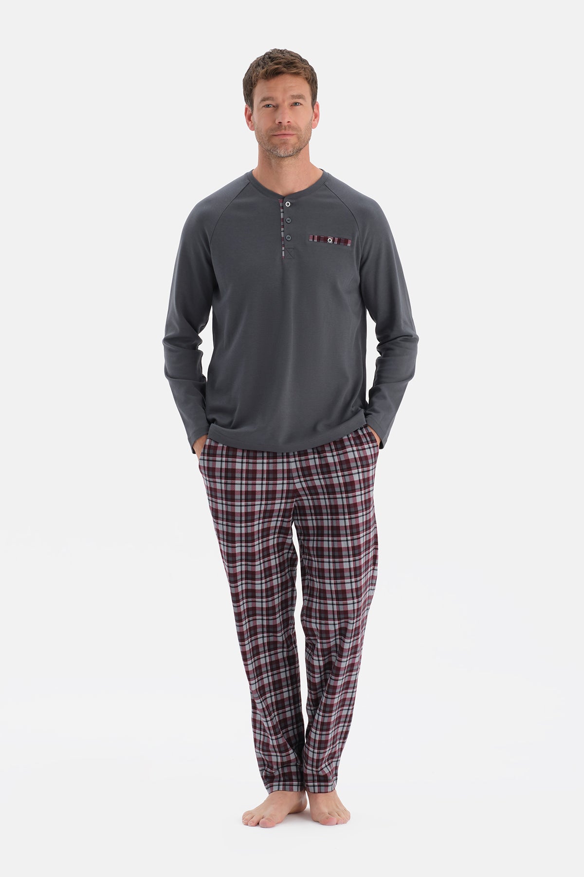 UZUN KOLLU PAT VE CEP DETAYLI TİŞÖRT PANTOLON TAKIM