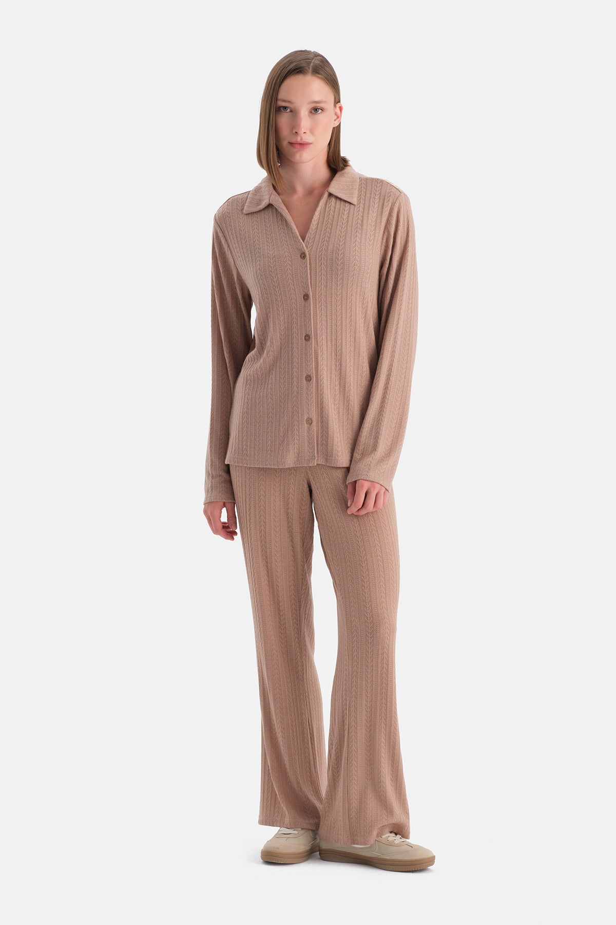 Bej Örgü Detaylı Gömlek