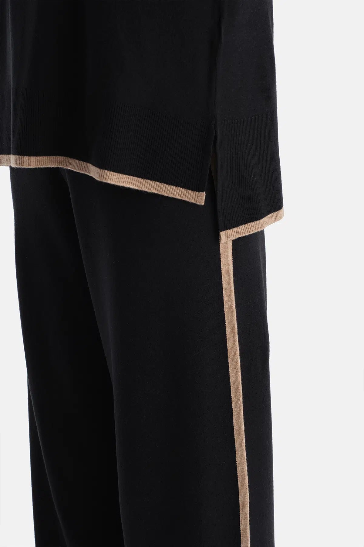 Siyah Travel Biye Detaylı Sweathsirt