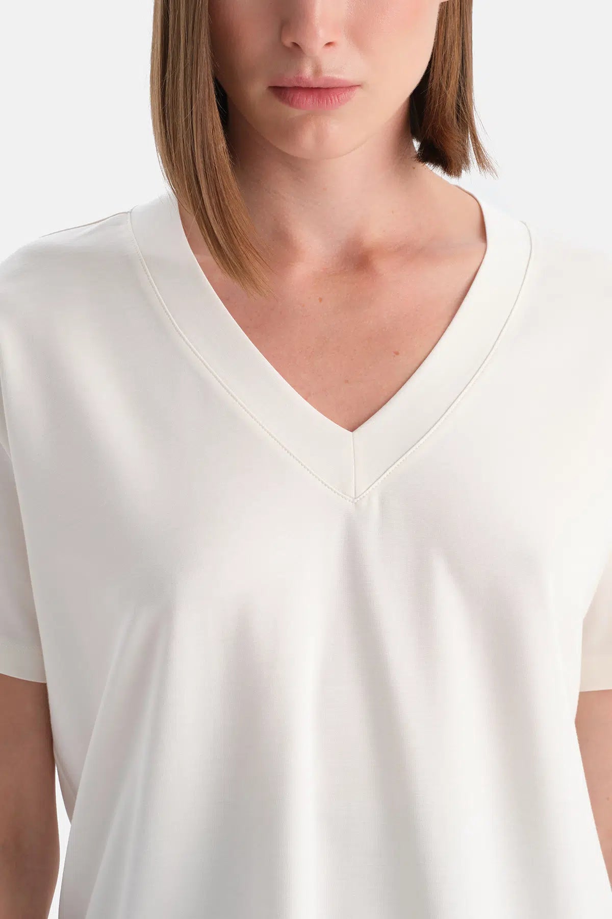 V YAKA KISA KOLLU TİŞÖRT