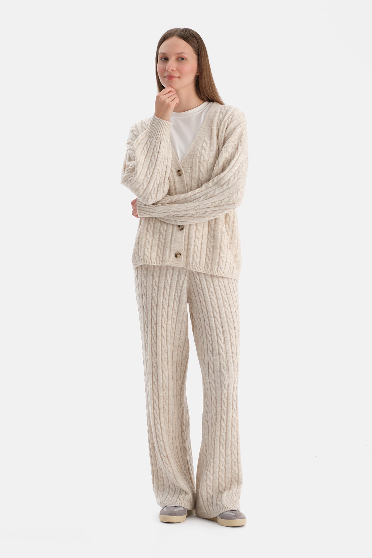 ÖRGÜ DESENLİ TRİKO HIRKA