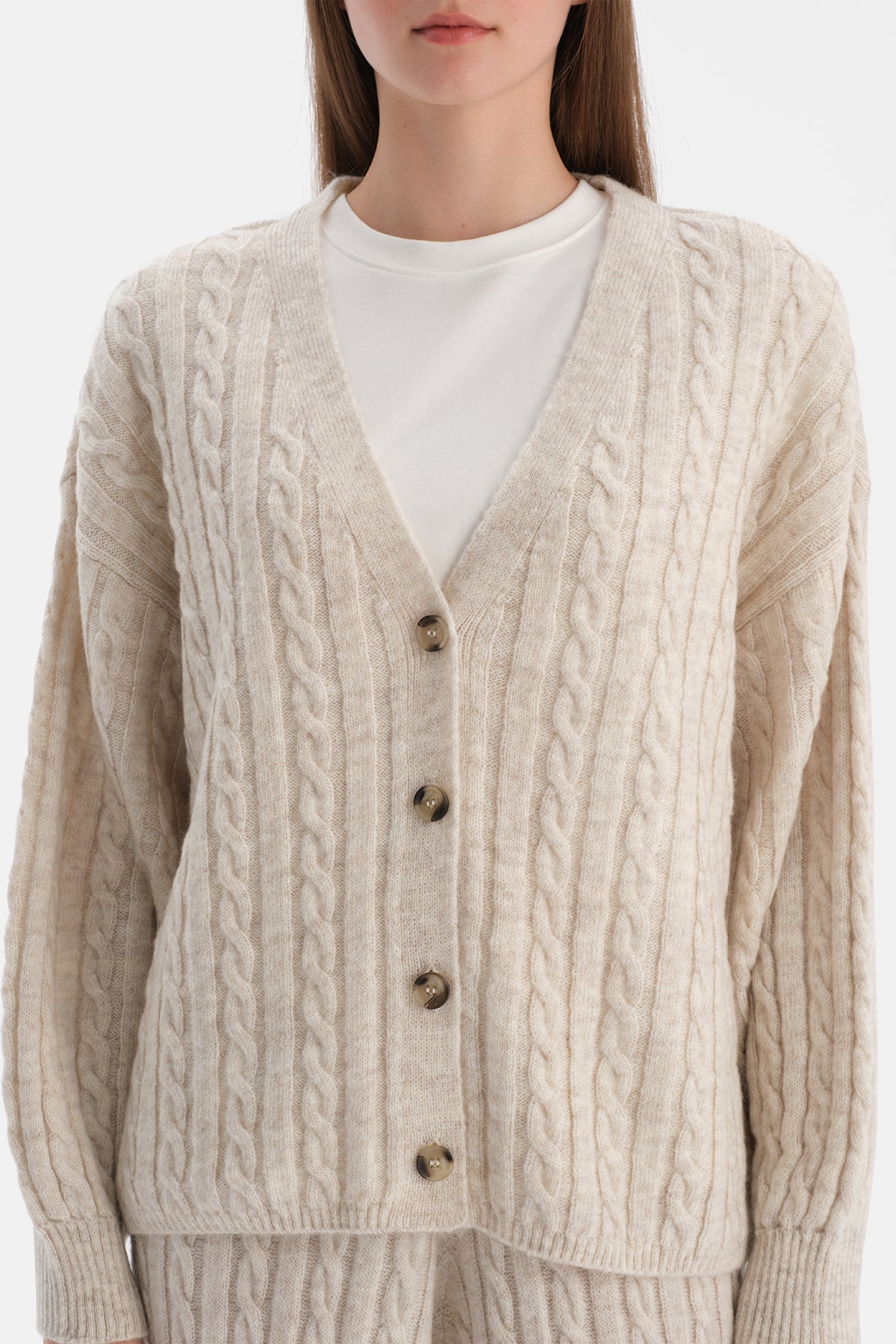 ÖRGÜ DESENLİ TRİKO HIRKA