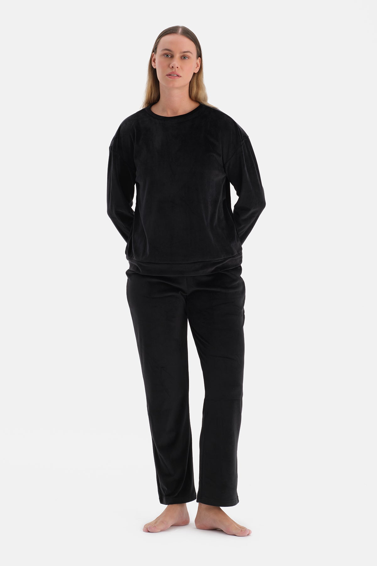 Siyah Uzun Kollu Kadife Tişört Pantolon Pijama Takımı