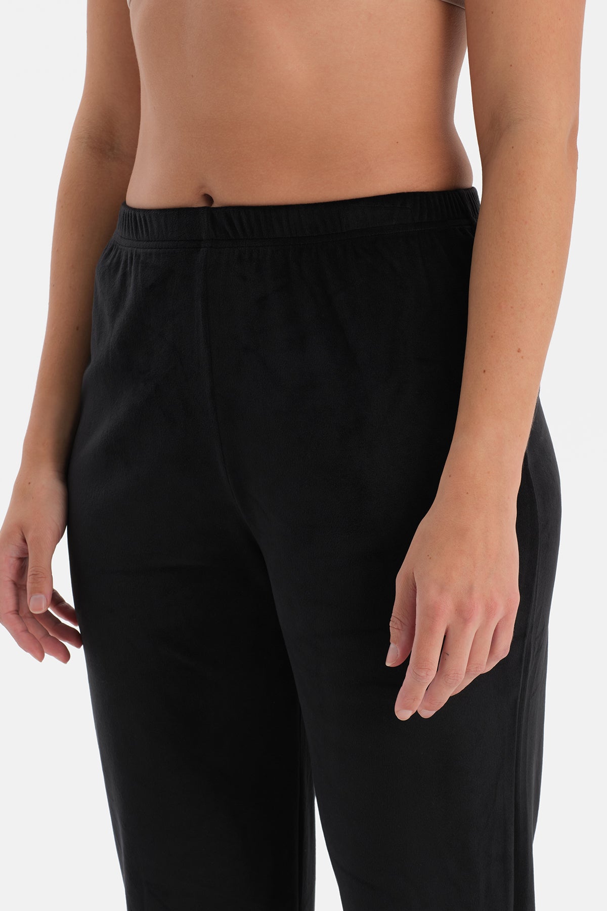 Siyah Uzun Kollu Kadife Tişört Pantolon Pijama Takımı