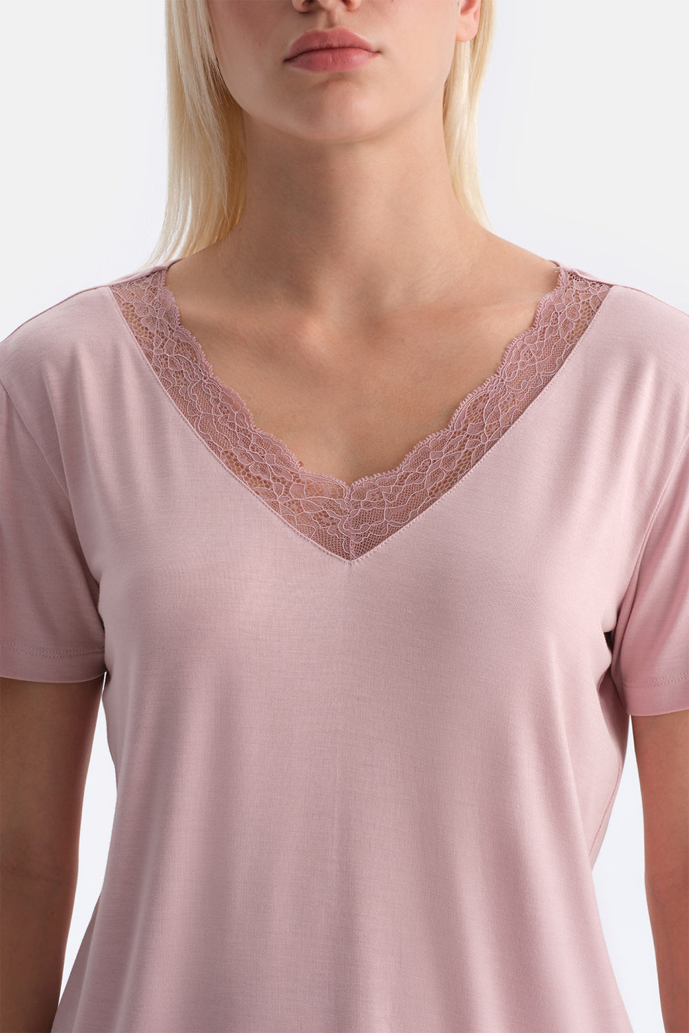 Açık Pembe V Yaka Dantel Detaylı Tişört Pantolon Takım