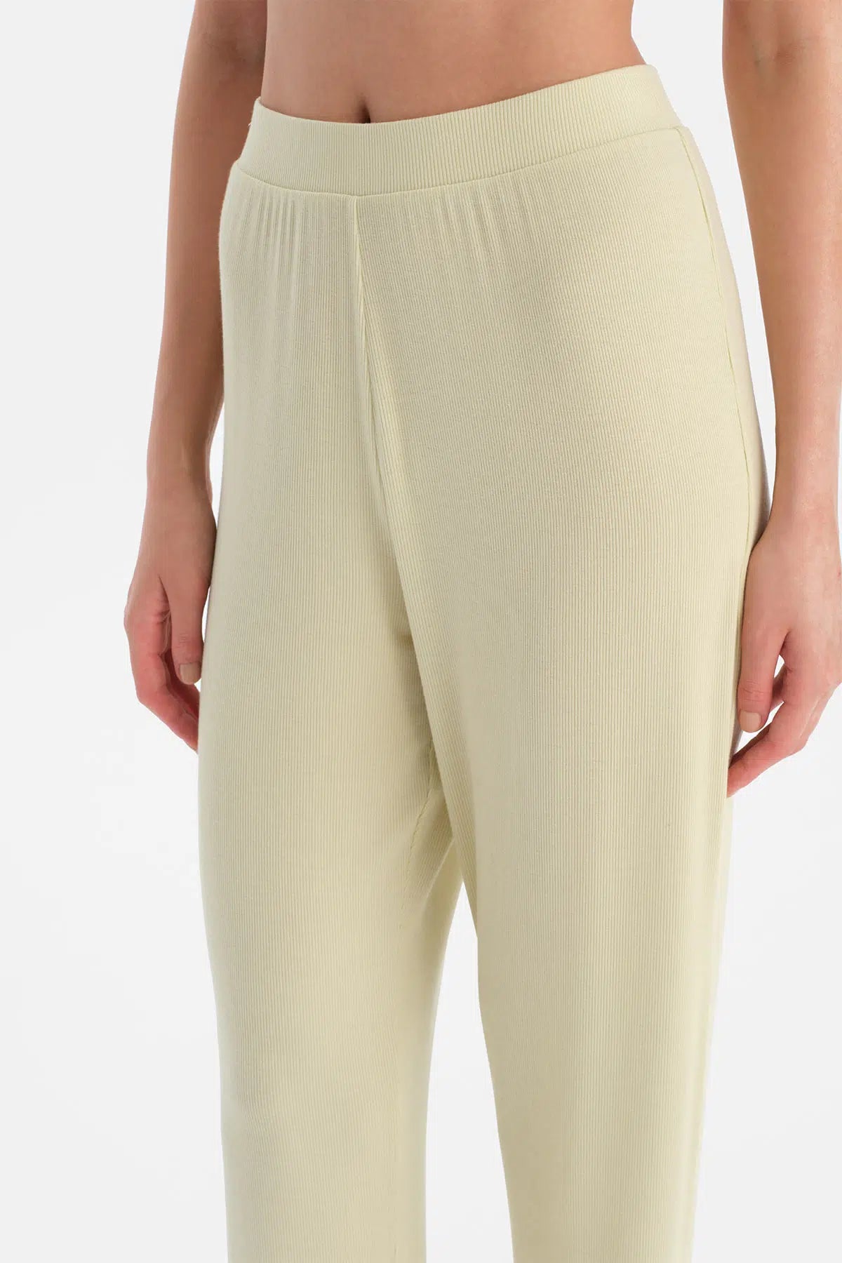 V YAKA KAŞKORSE TİŞÖRT PANTOLON TAKIM