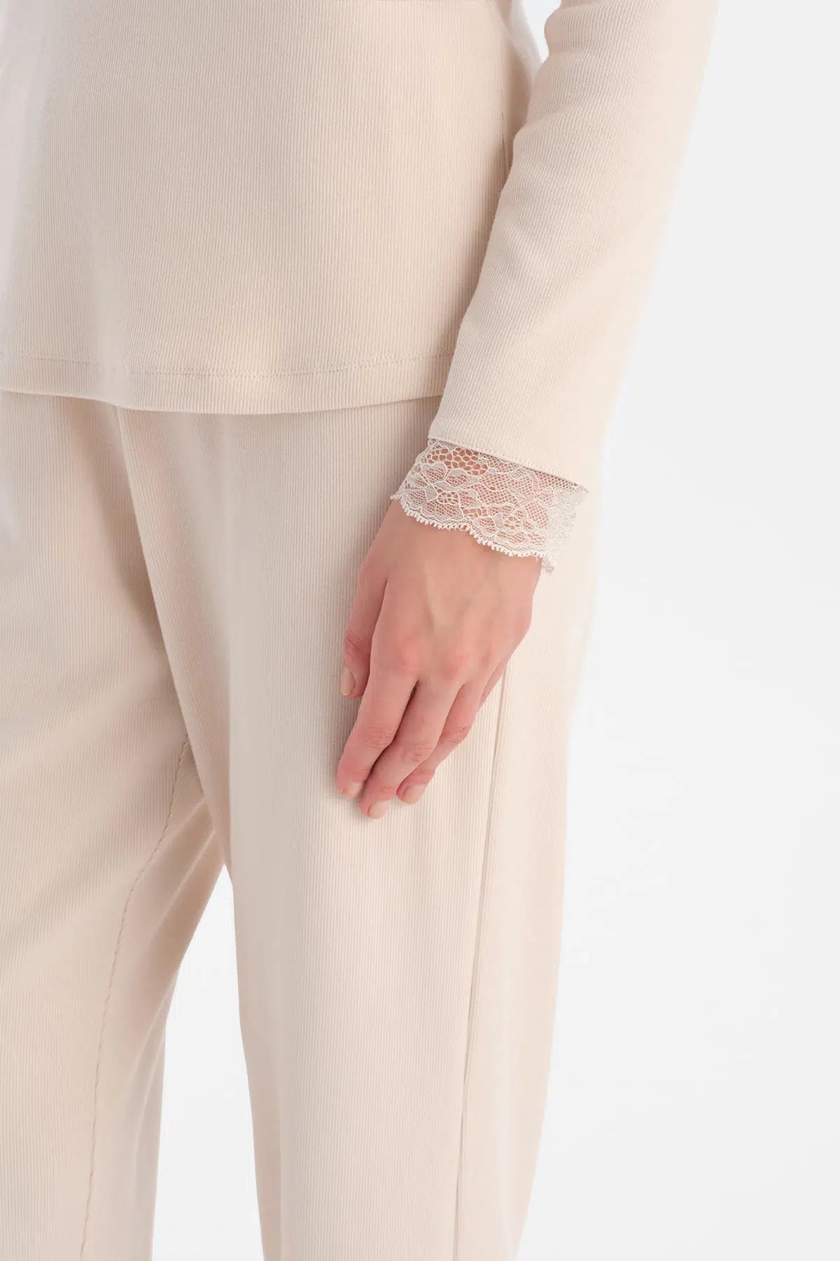 DANTELLİ KAŞKORSE TİŞÖRT PANTOLON TAKIM