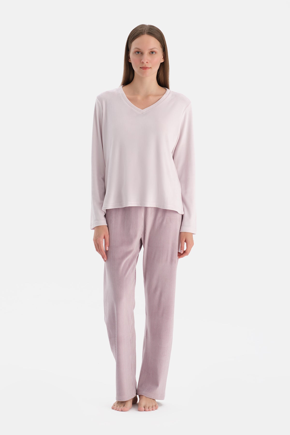 V YAKA UZUN KOLLU ALTI ÇİZGİLİ TİŞÖRT PANTOLON TAKIM