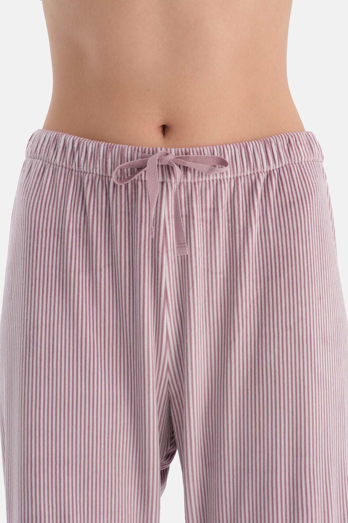 V YAKA UZUN KOLLU ALTI ÇİZGİLİ TİŞÖRT PANTOLON TAKIM