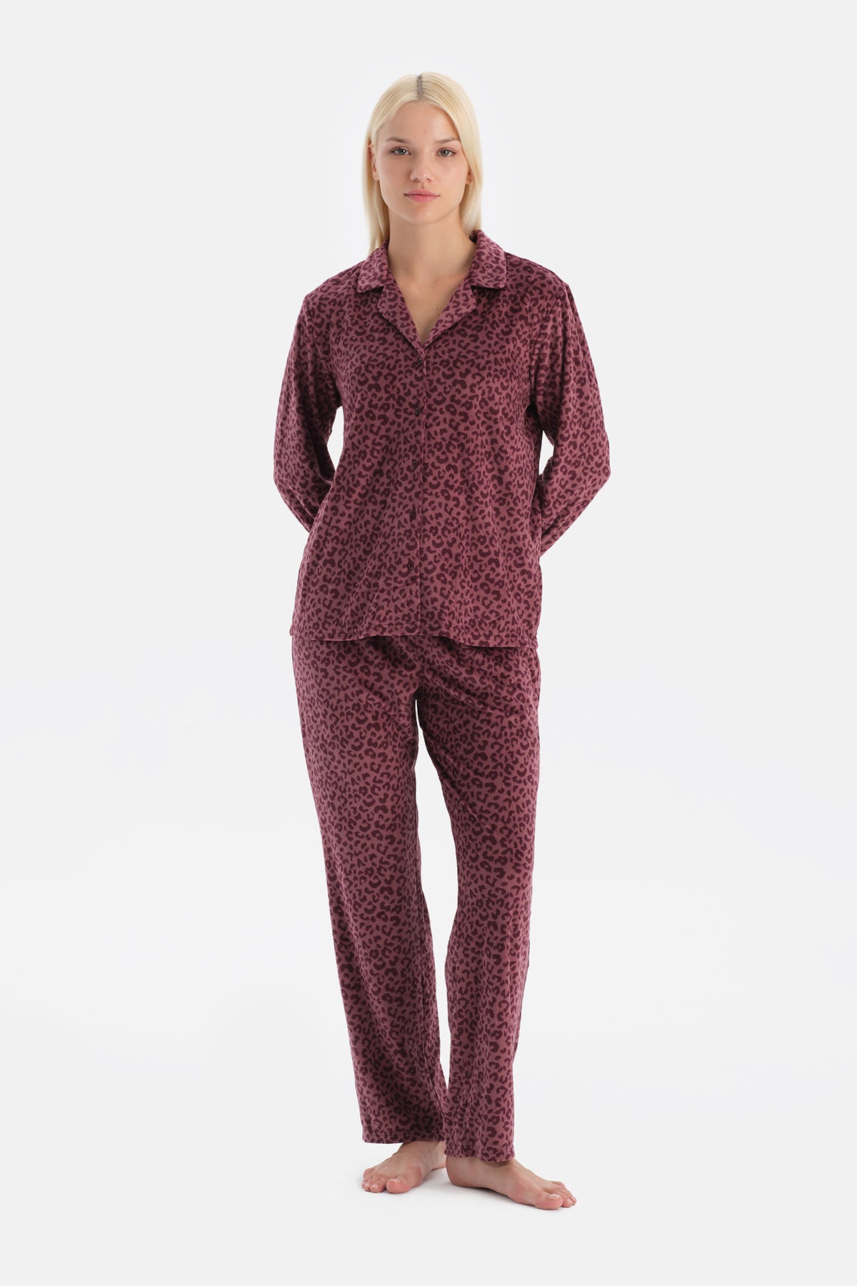 LEOPARLI KADİFE GÖMLEK PANTOLON TAKIM