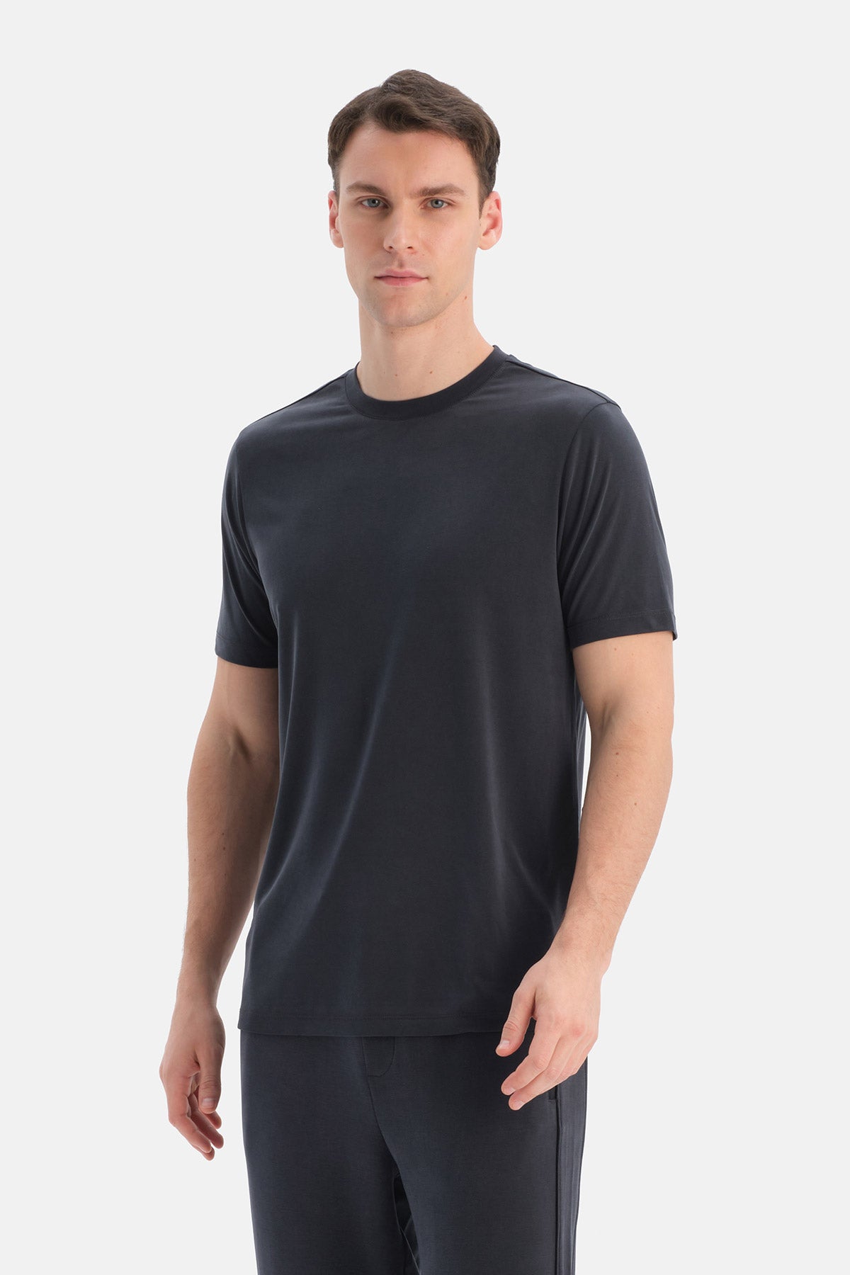 KISA KOLLU BİSİKLET YAKA MODAL TİŞÖRT