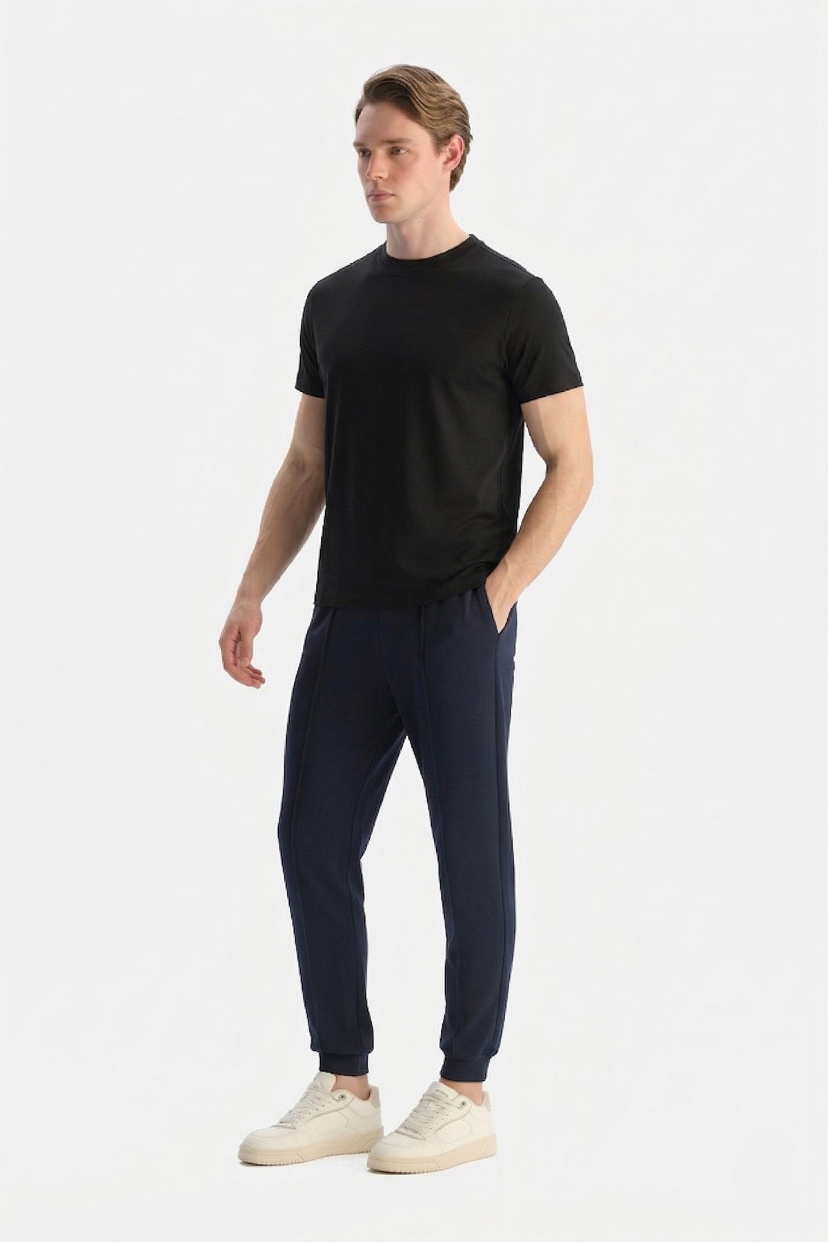 Siyah Bisiklet Yaka Regular Tişört