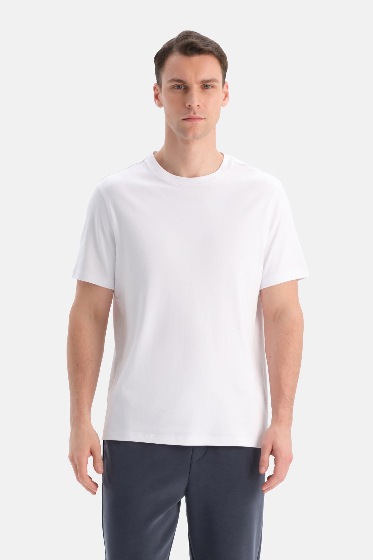 BIS YAKA ARKA DİKİŞ DETAYLI TİŞÖRT