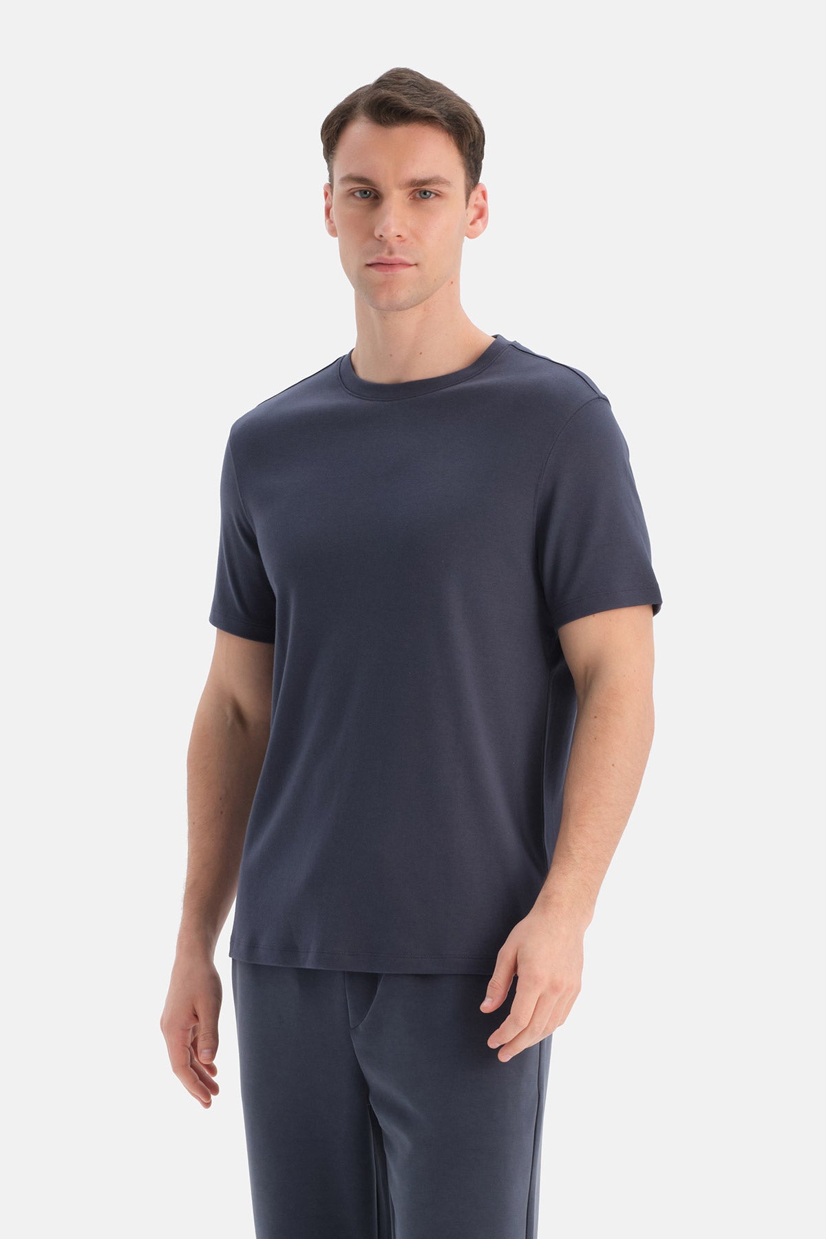 BIS YAKA ARKA DİKİŞ DETAYLI TİŞÖRT