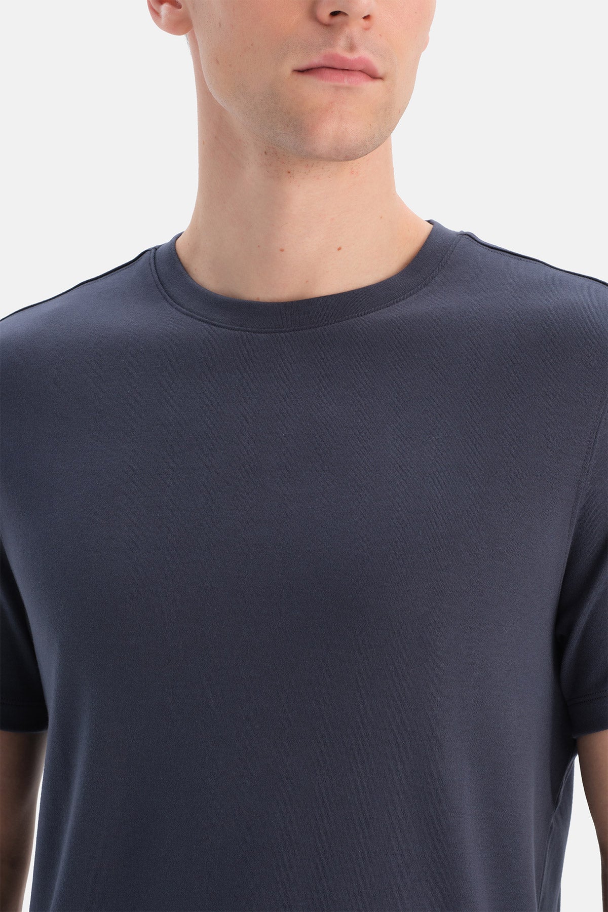 BIS YAKA ARKA DİKİŞ DETAYLI TİŞÖRT