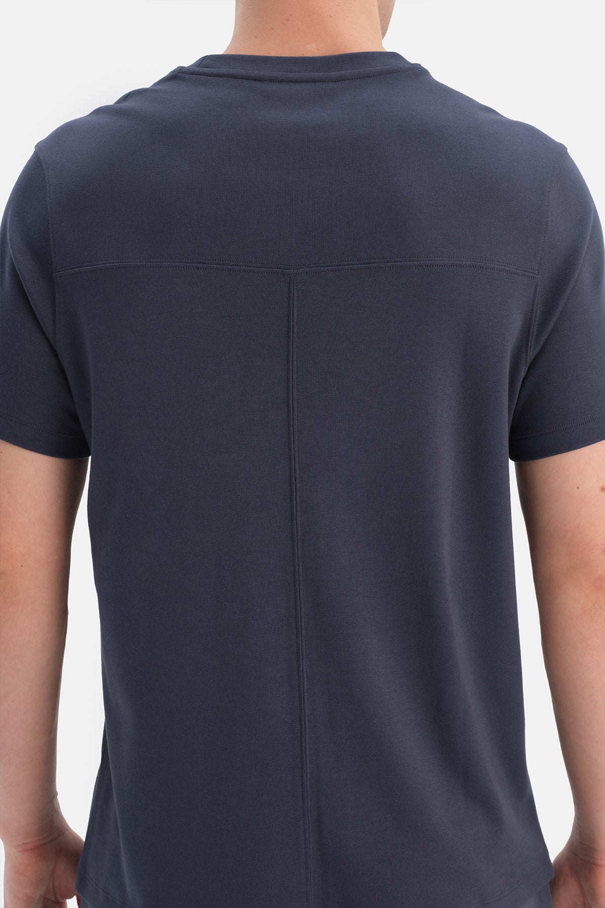 BIS YAKA ARKA DİKİŞ DETAYLI TİŞÖRT