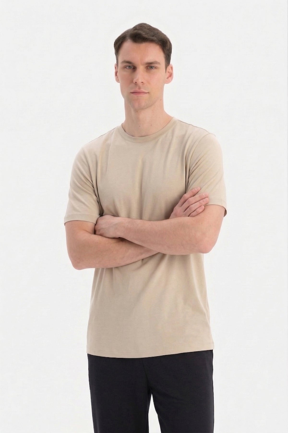 KISA KOLLU BİSİKLET YAKA MODAL TİŞÖRT