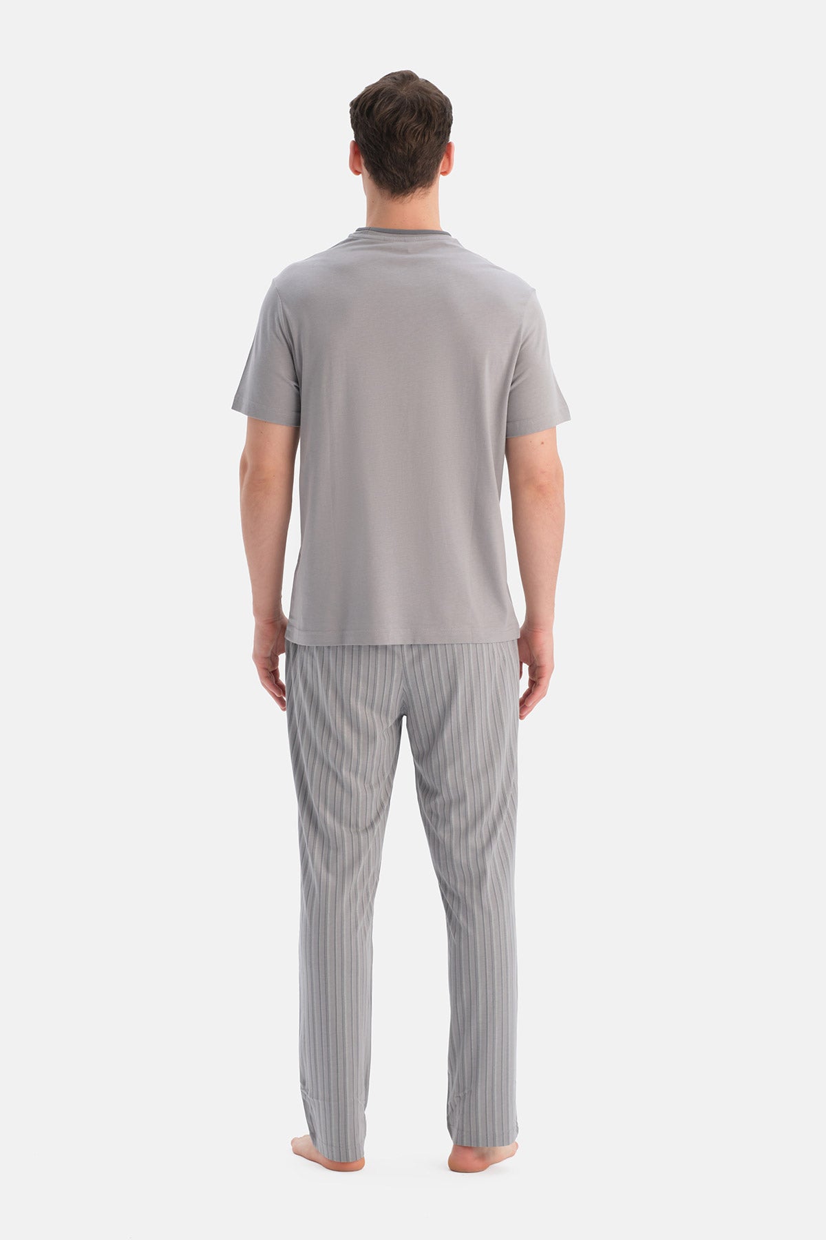 Gri Cep Detaylı Kısa Kollu Tişört Çizgili Pantolon Pijama Takımı