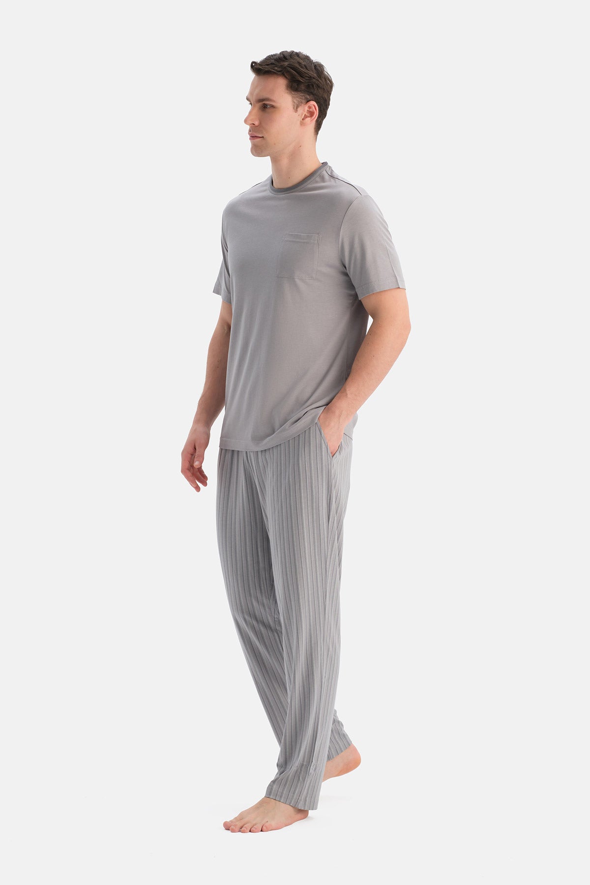 Gri Cep Detaylı Kısa Kollu Tişört Çizgili Pantolon Pijama Takımı