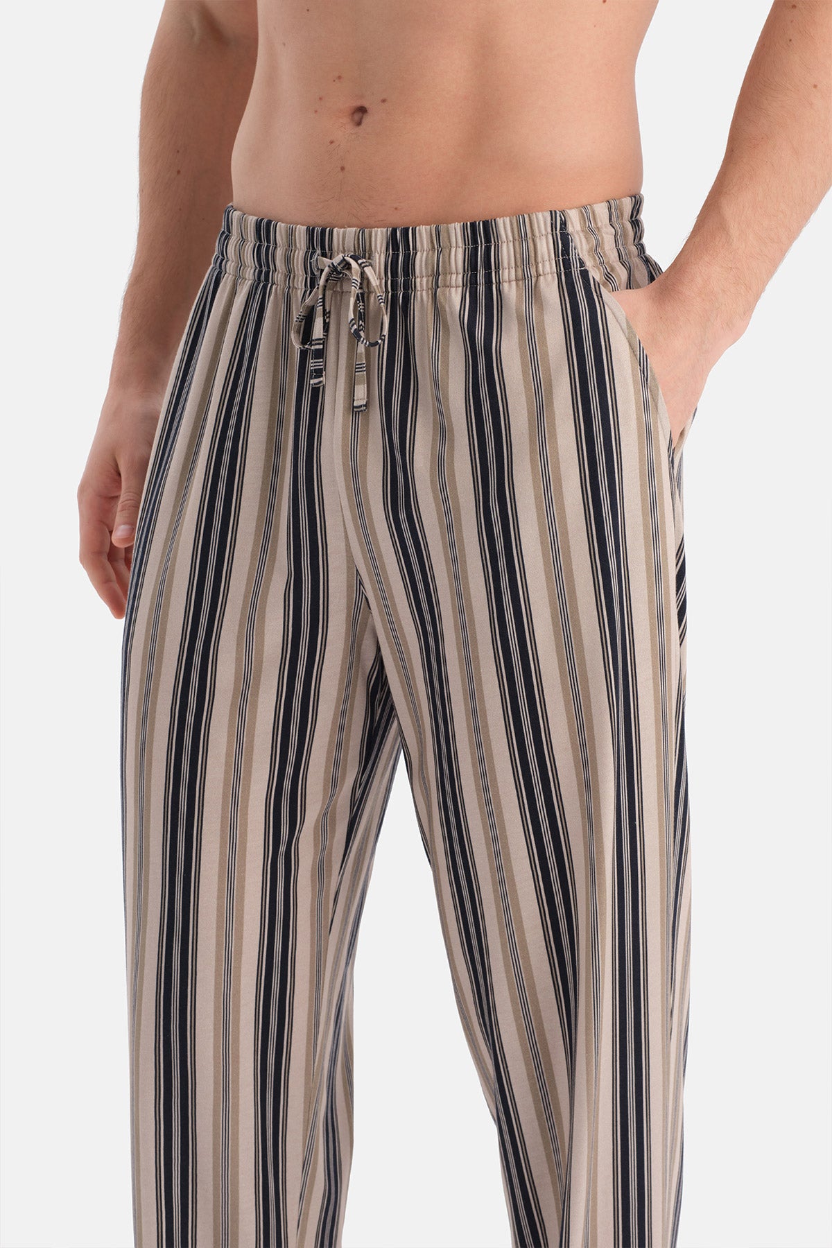 BASKI DETAYLI TİŞÖRT PANTOLON TAKIM