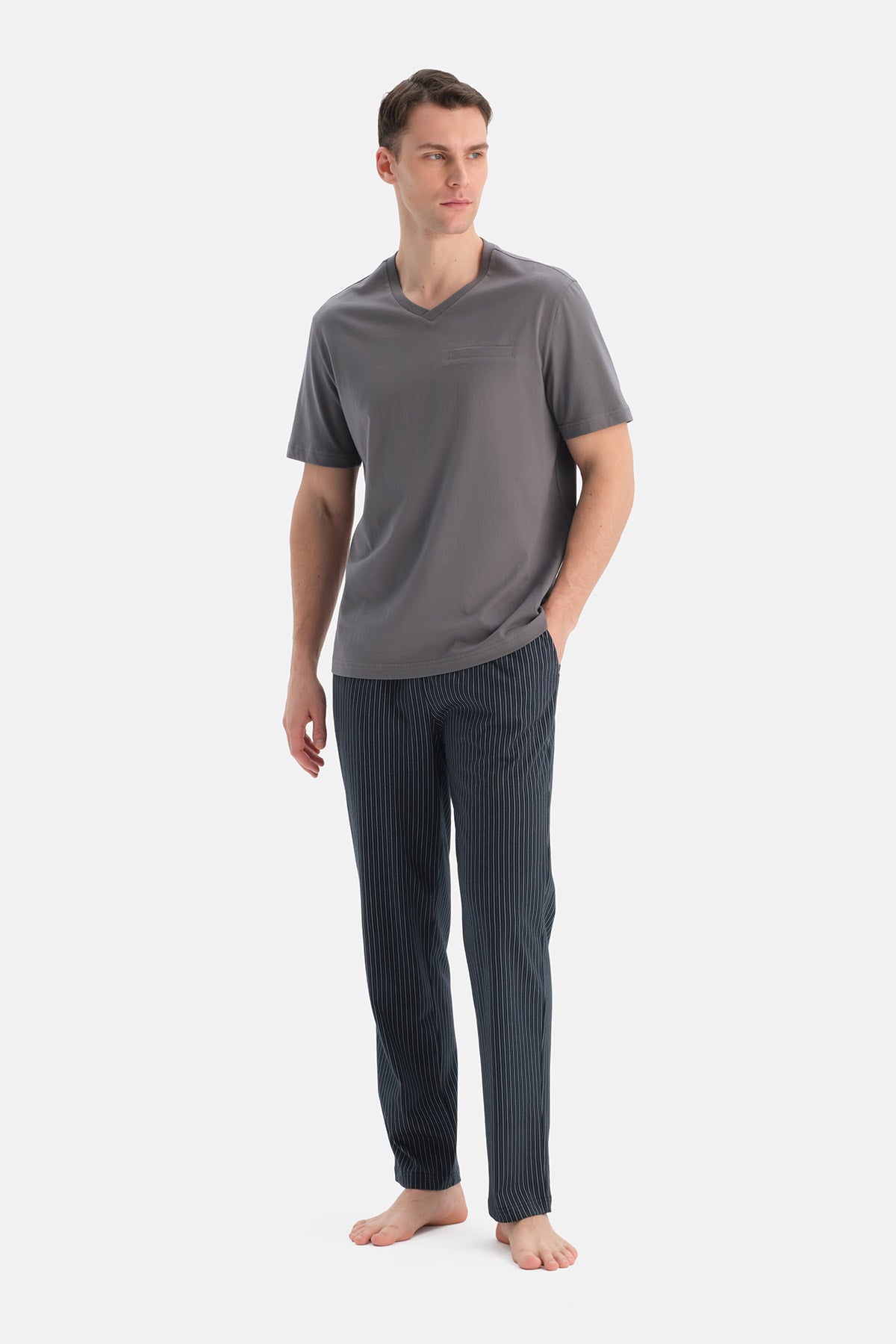 V YAKA KISA KOLLU TİŞÖRT PANTOLON TAKIM