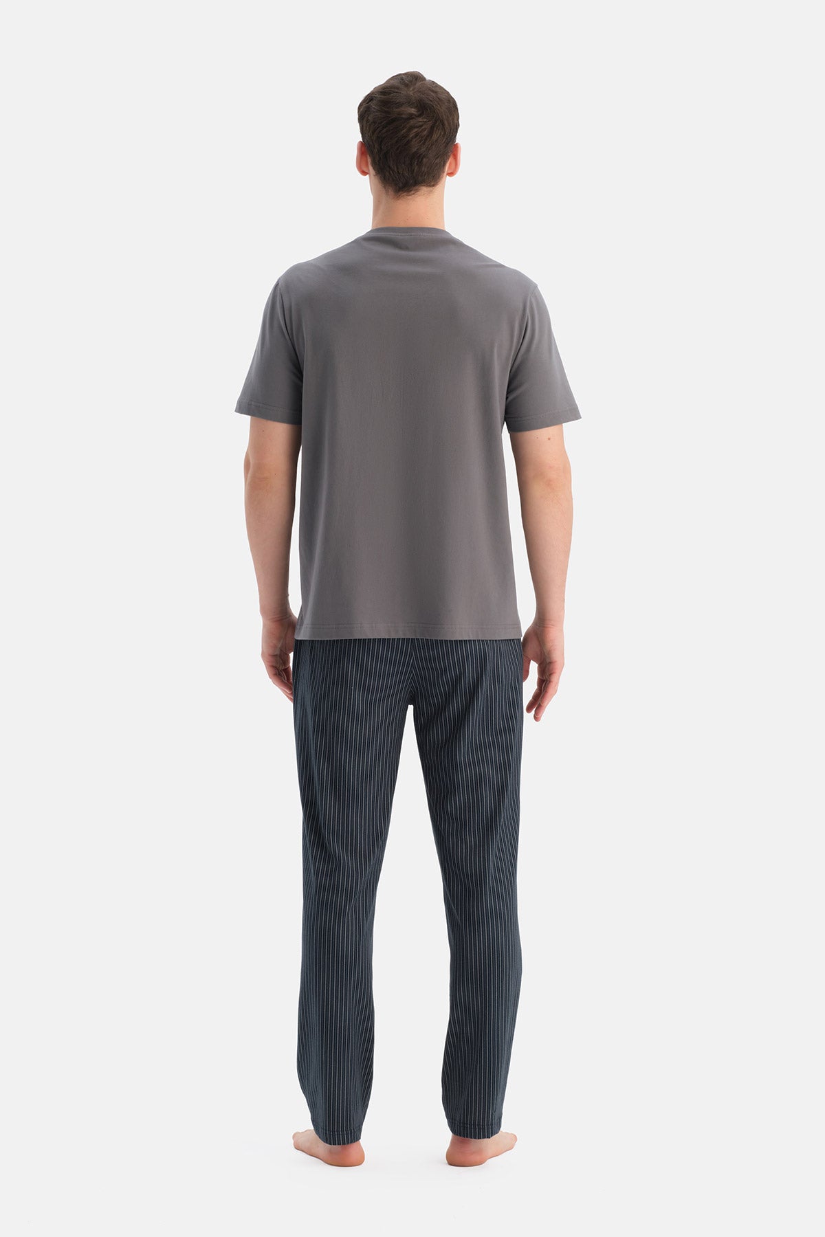 V YAKA KISA KOLLU TİŞÖRT PANTOLON TAKIM