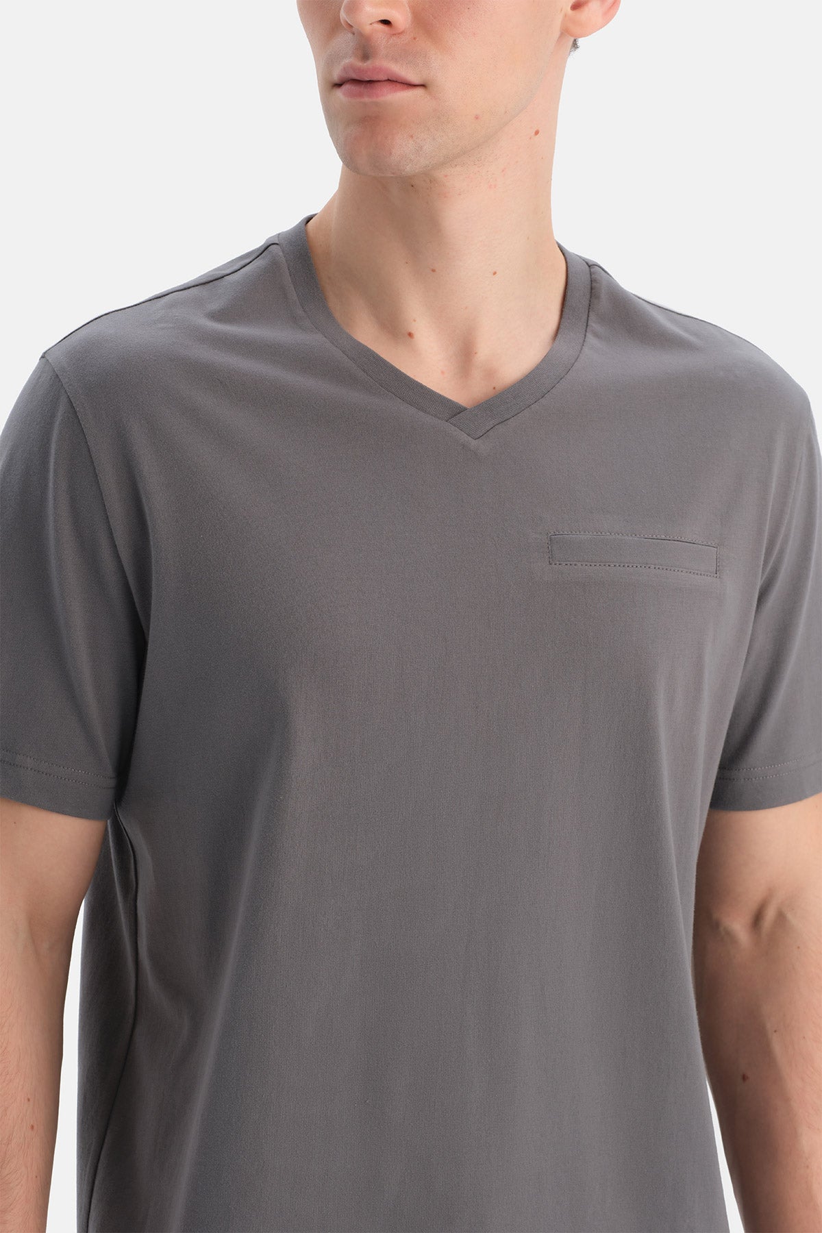 V YAKA KISA KOLLU TİŞÖRT PANTOLON TAKIM