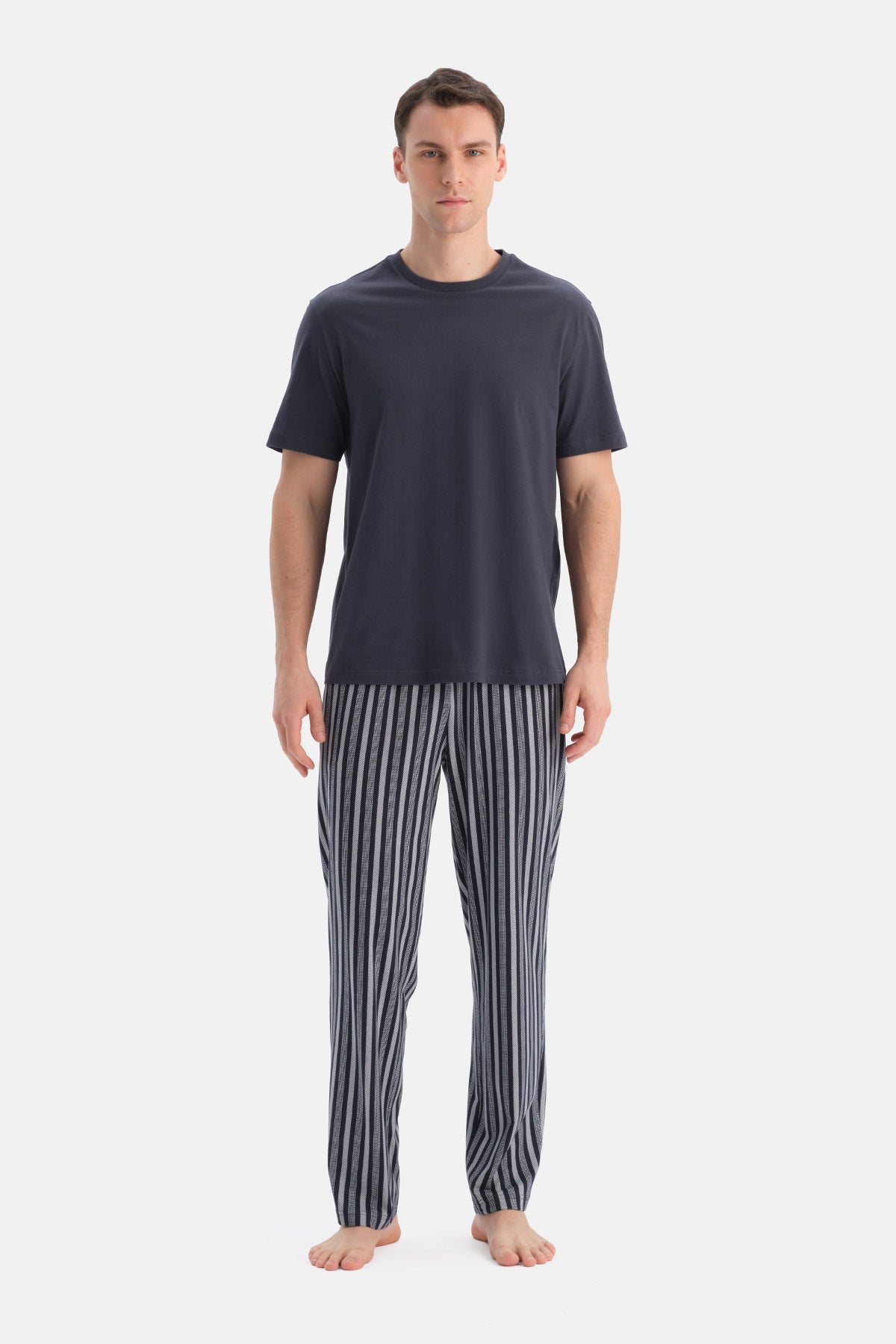 BİSİKLET YAKA KISA KOLLU TİŞÖRT PANTOLON TAKIM