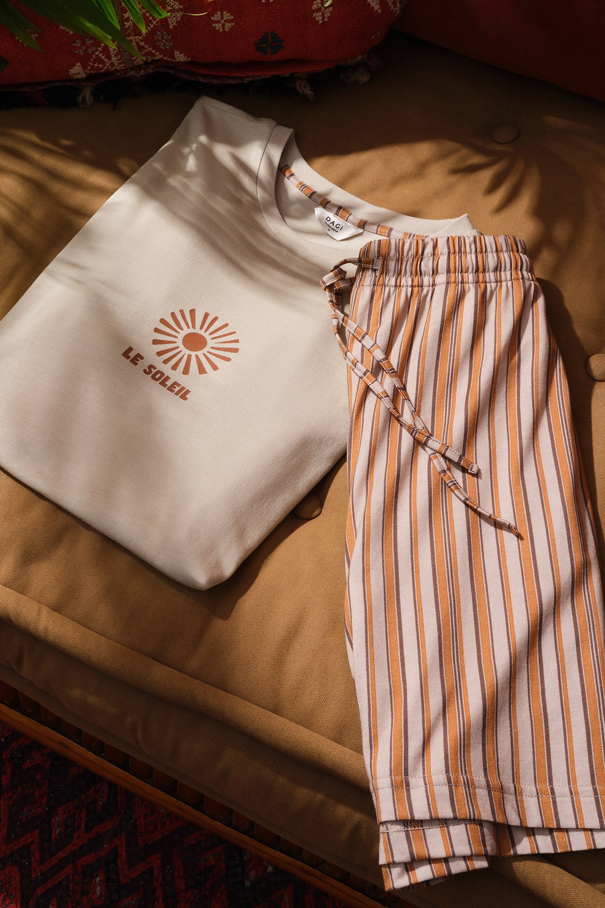 Taş Baskı Detaylı Tişört Şort Takım