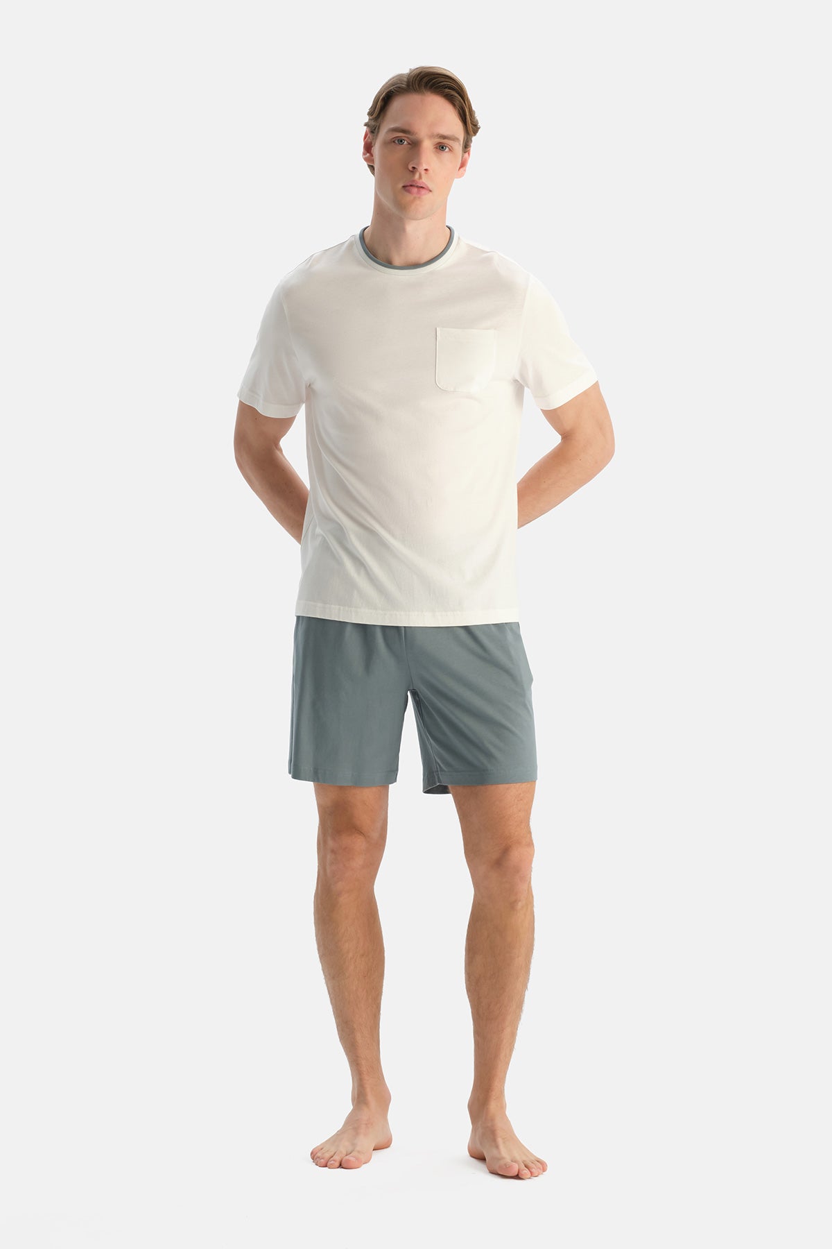 Beyaz Çift Kat Bisiklet Yaka Tişört Şort Takım