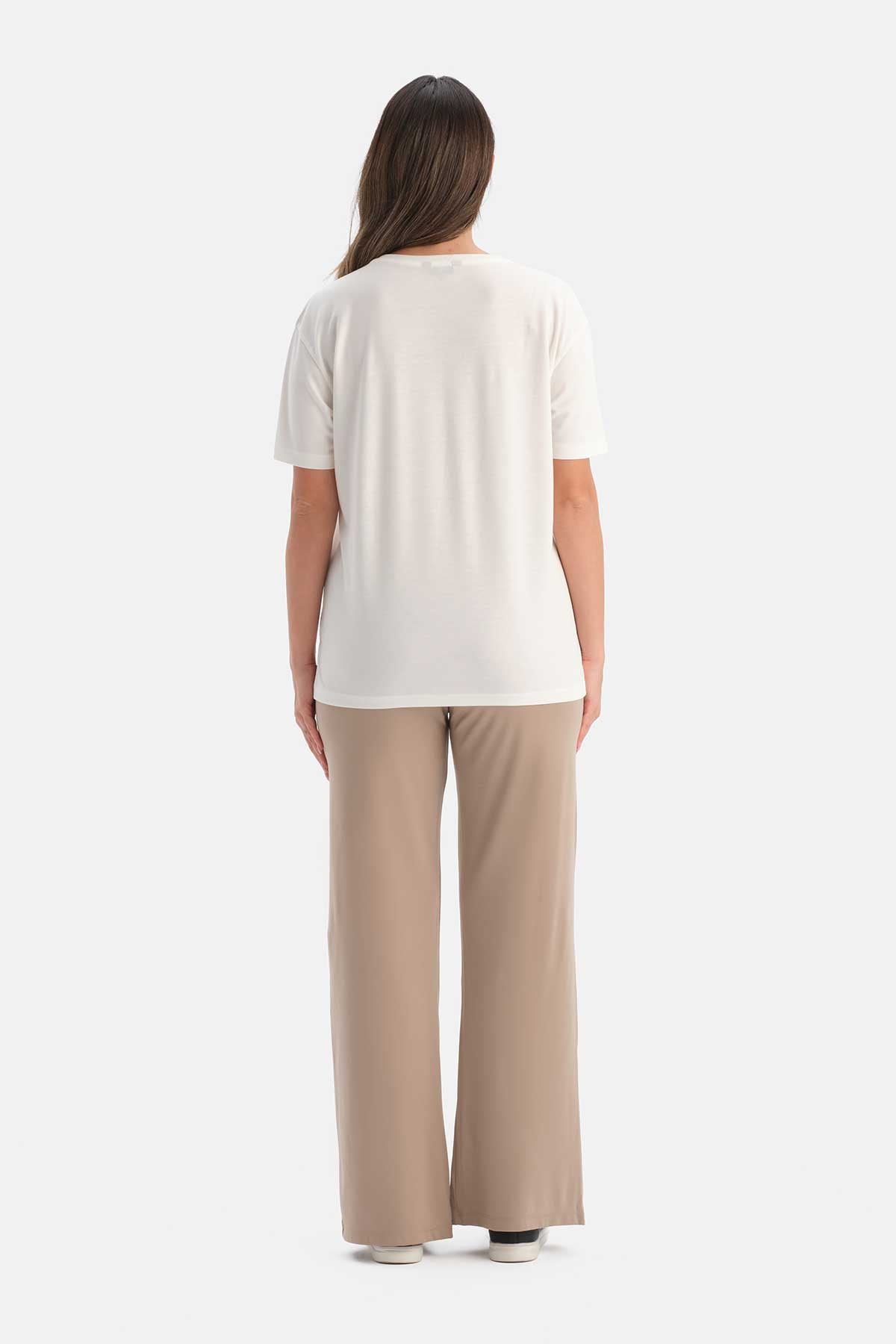 ARKASI DİKİŞ DETAYLI KISA KOLLU MODAL TİŞÖRT