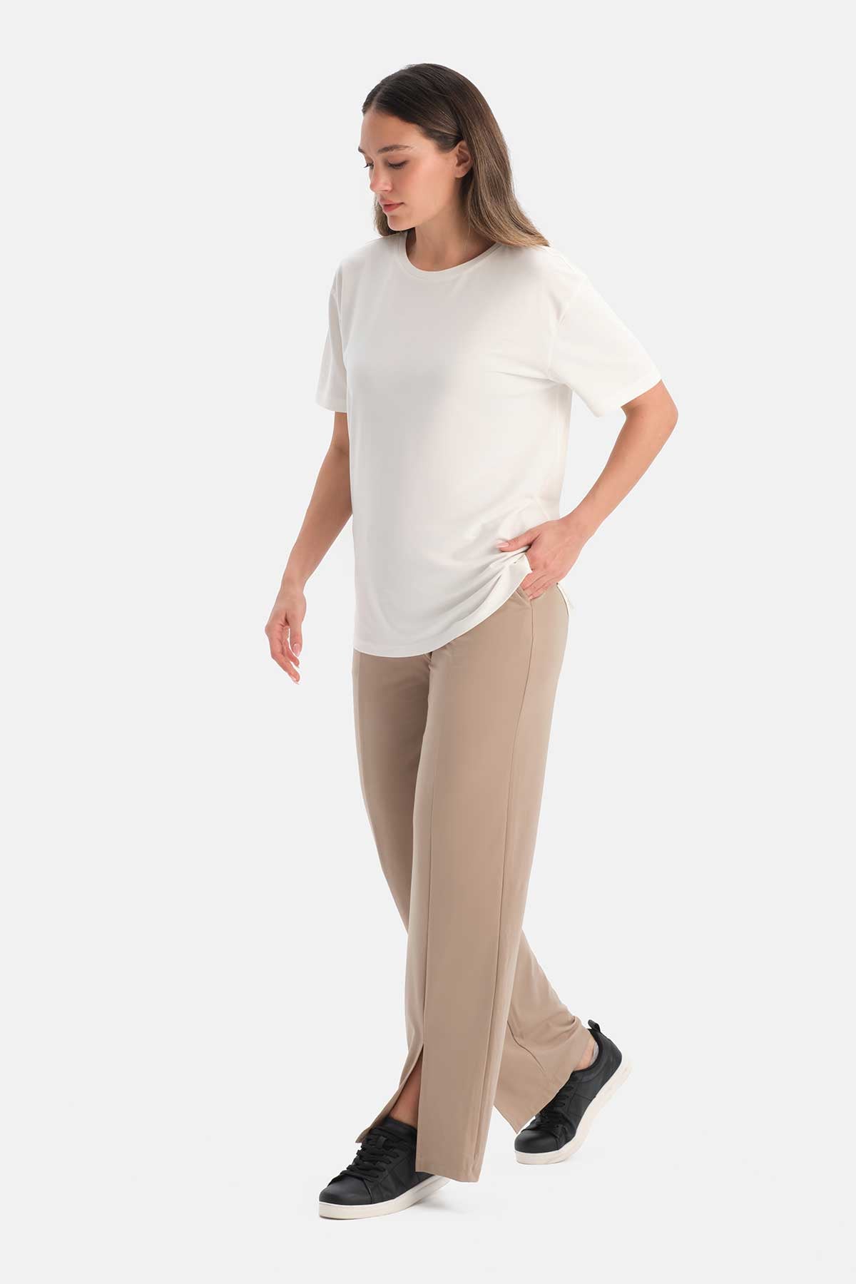 ARKASI DİKİŞ DETAYLI KISA KOLLU MODAL TİŞÖRT