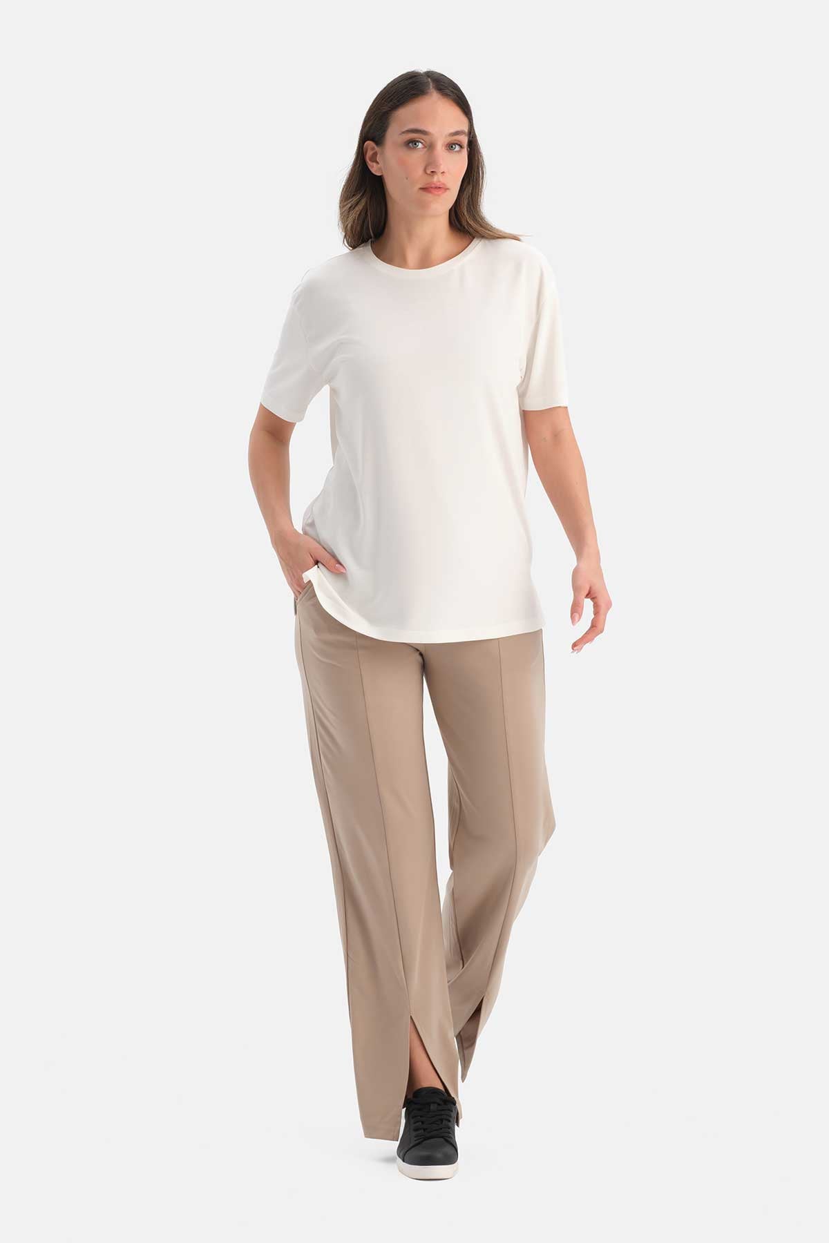 ARKASI DİKİŞ DETAYLI KISA KOLLU MODAL TİŞÖRT