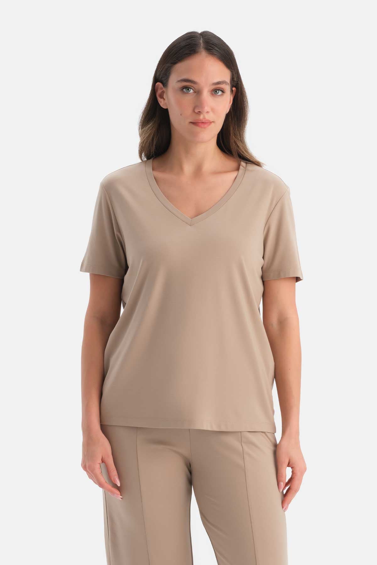 V YAKA KISA KOLLU TİŞÖRT