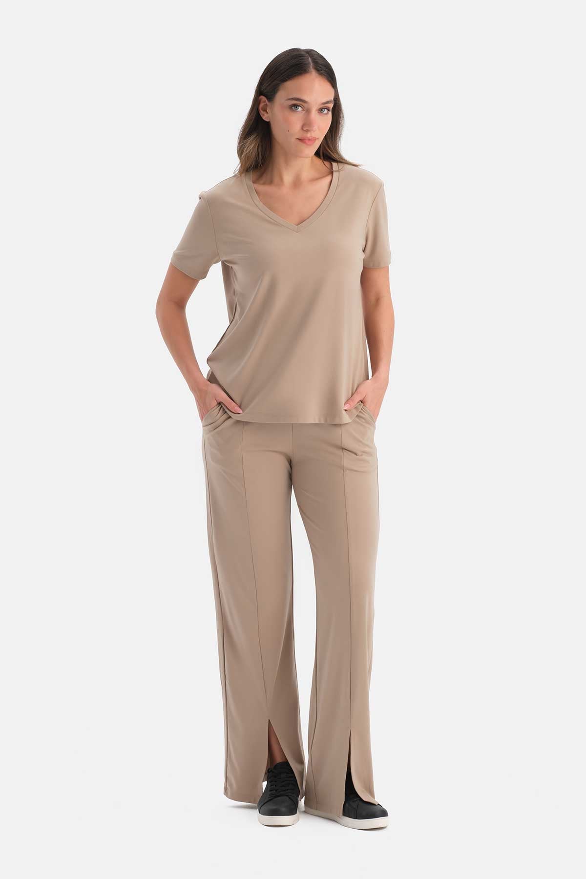 V YAKA KISA KOLLU TİŞÖRT