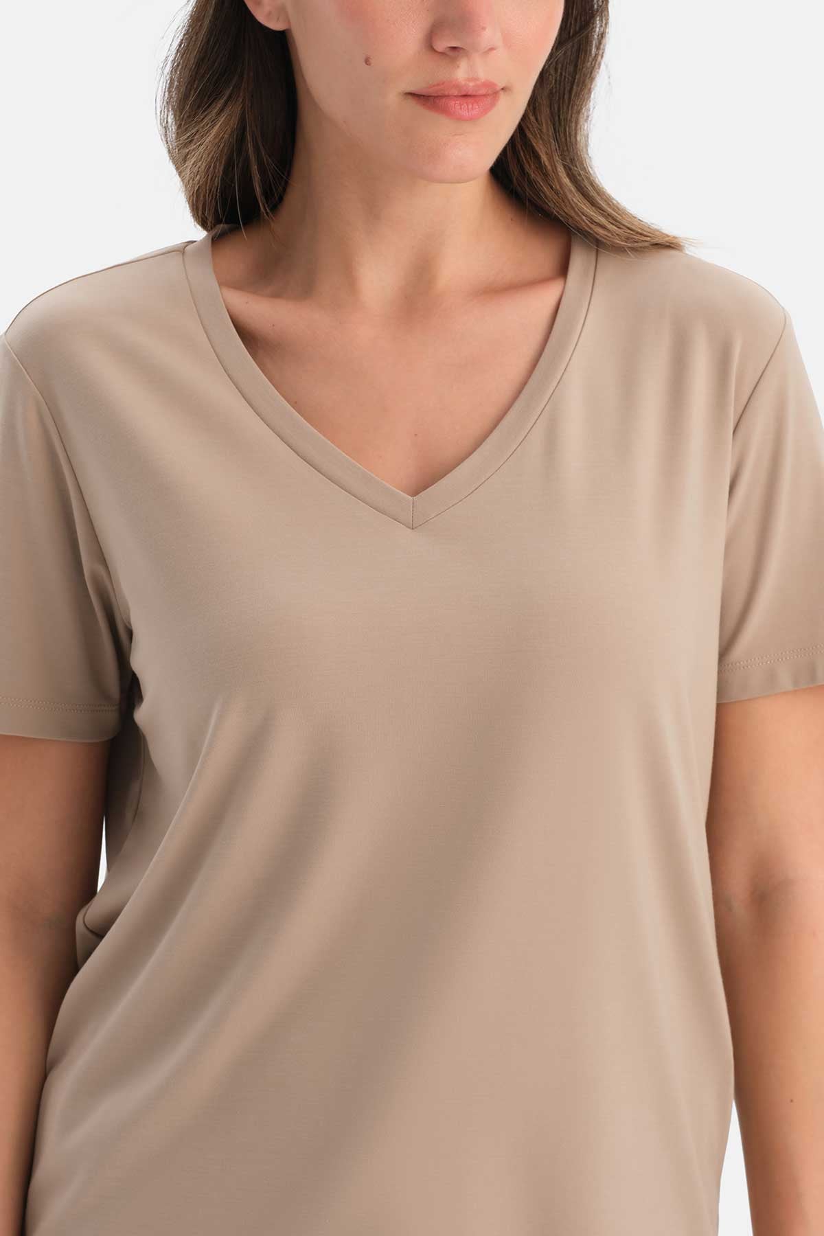 V YAKA KISA KOLLU TİŞÖRT