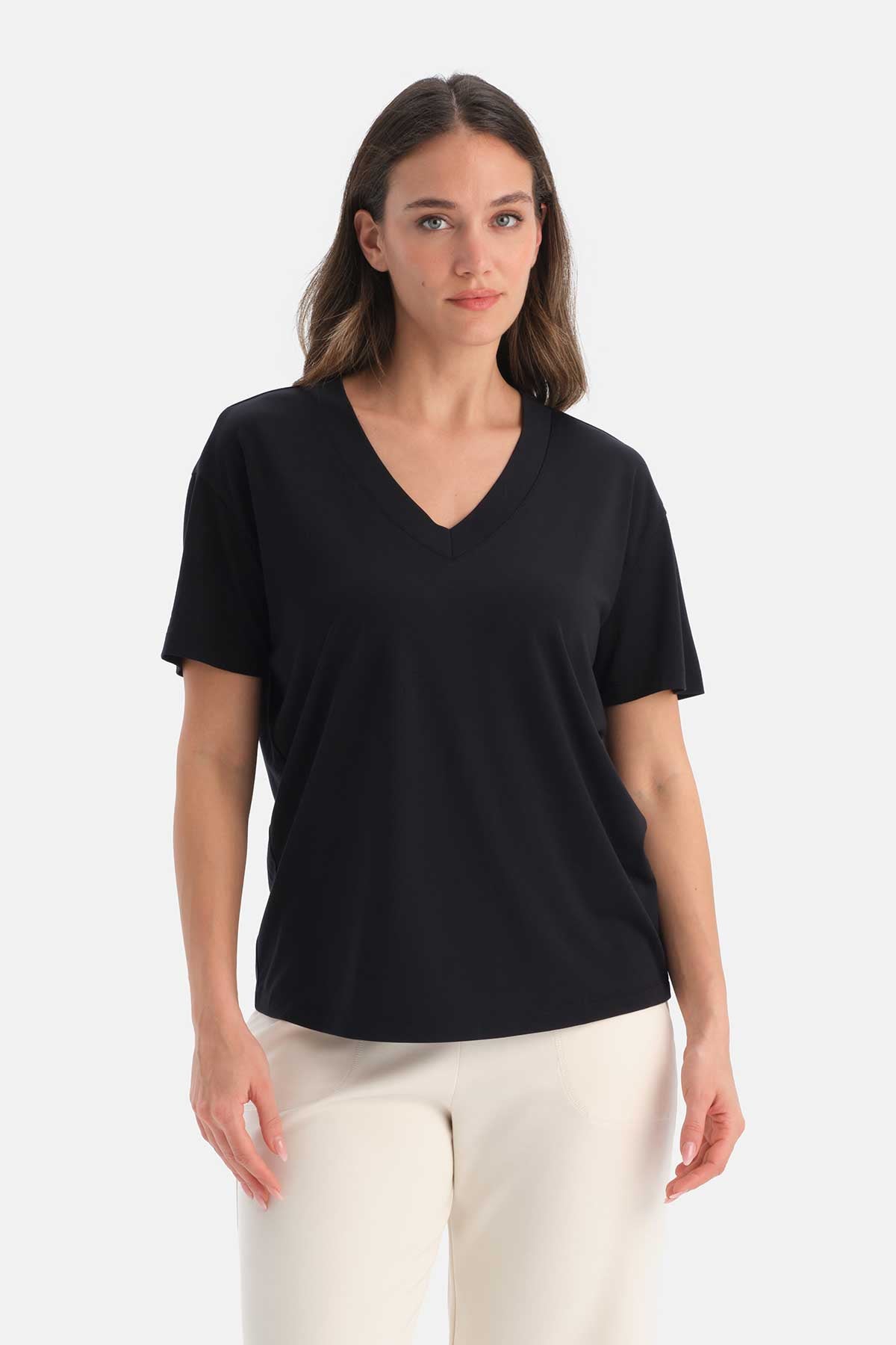 V YAKA KISA KOLLU TİŞÖRT