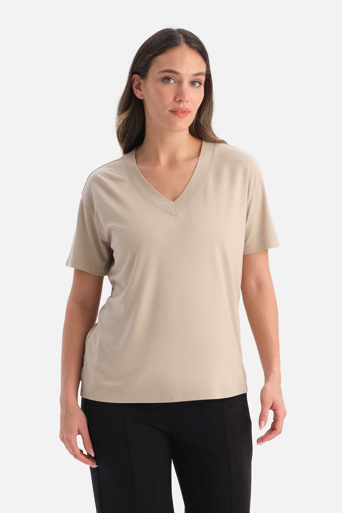 V YAKA KISA KOLLU TİŞÖRT