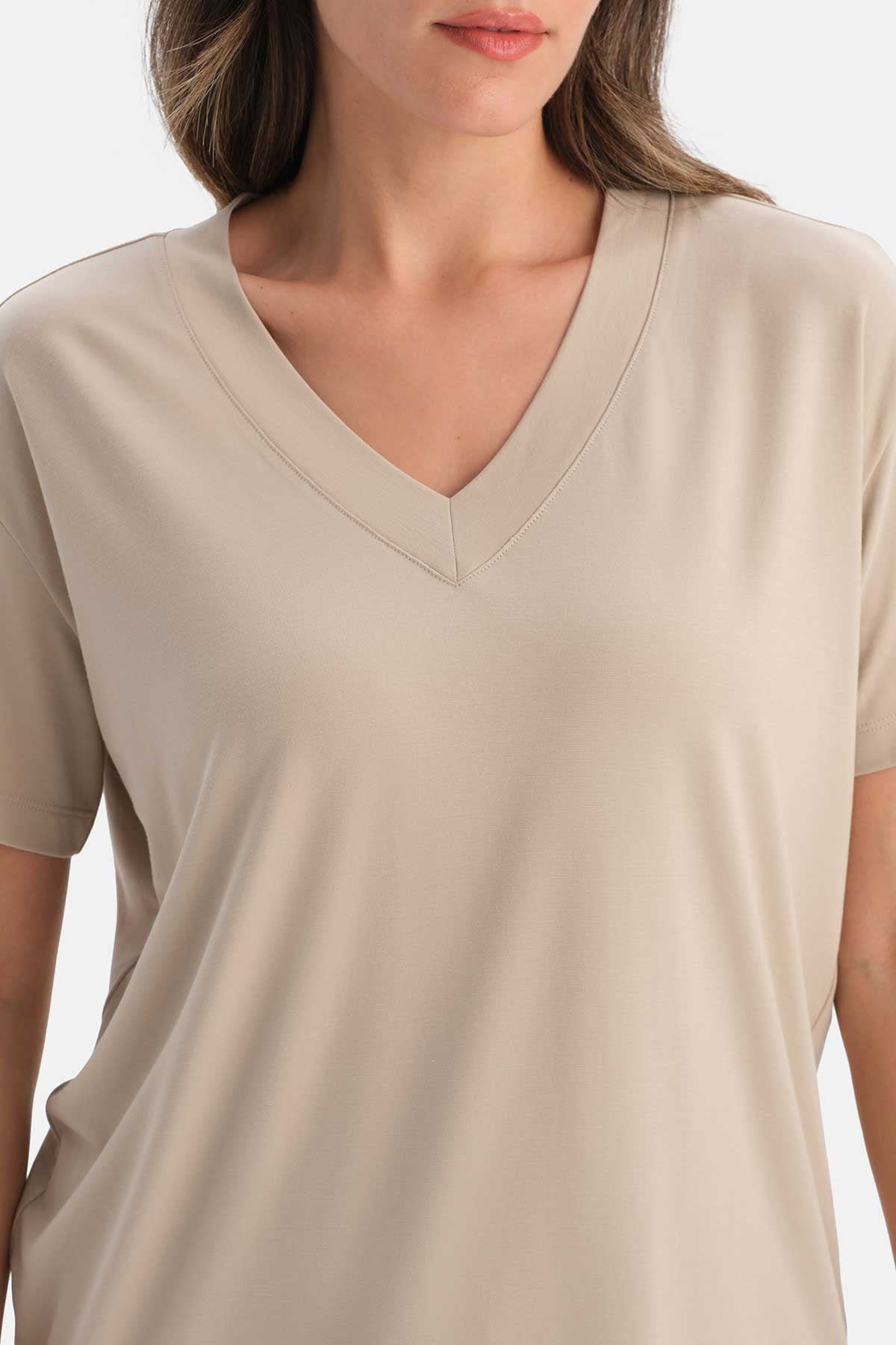 V YAKA KISA KOLLU TİŞÖRT