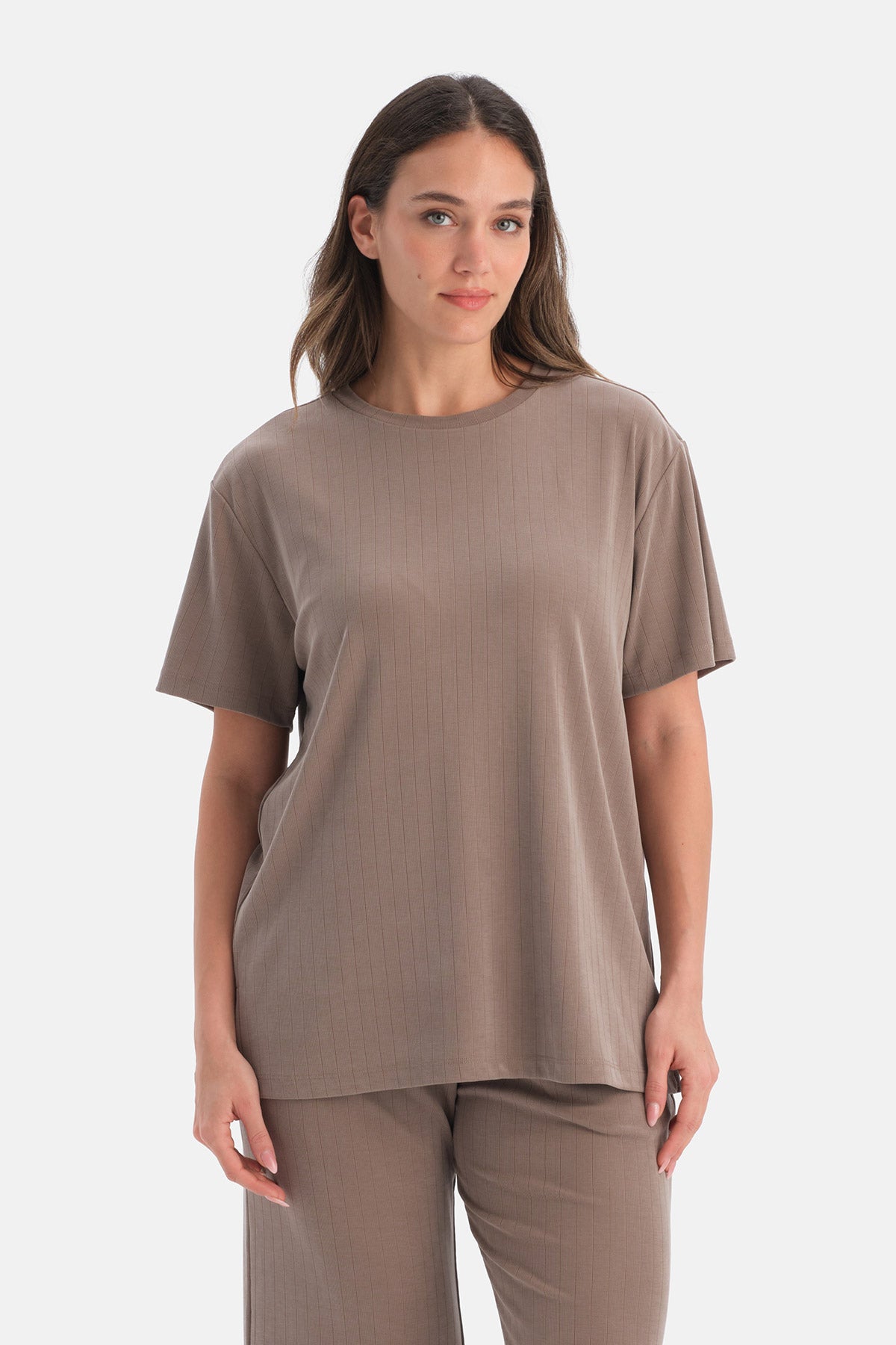 GENİŞ YAKA TİŞÖRT