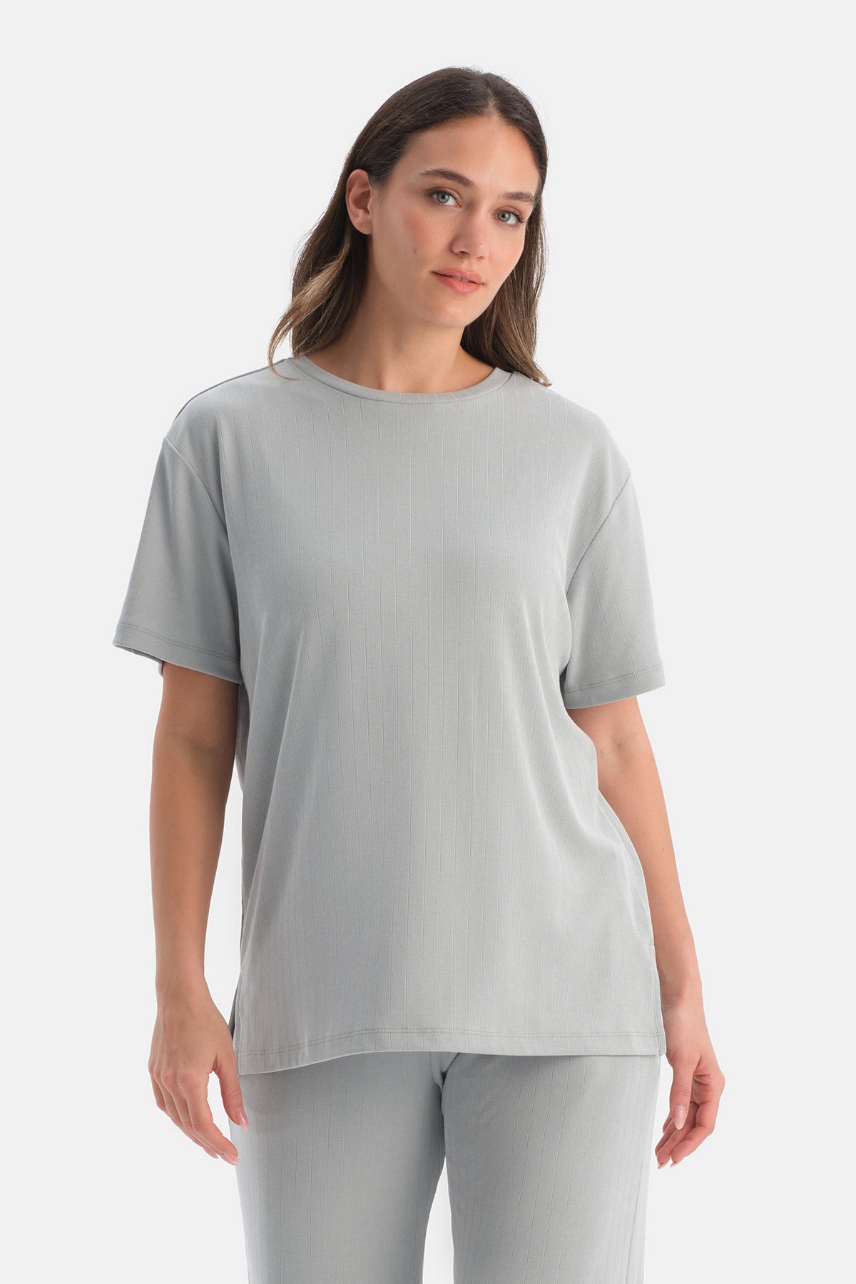 GENİŞ YAKA TİŞÖRT